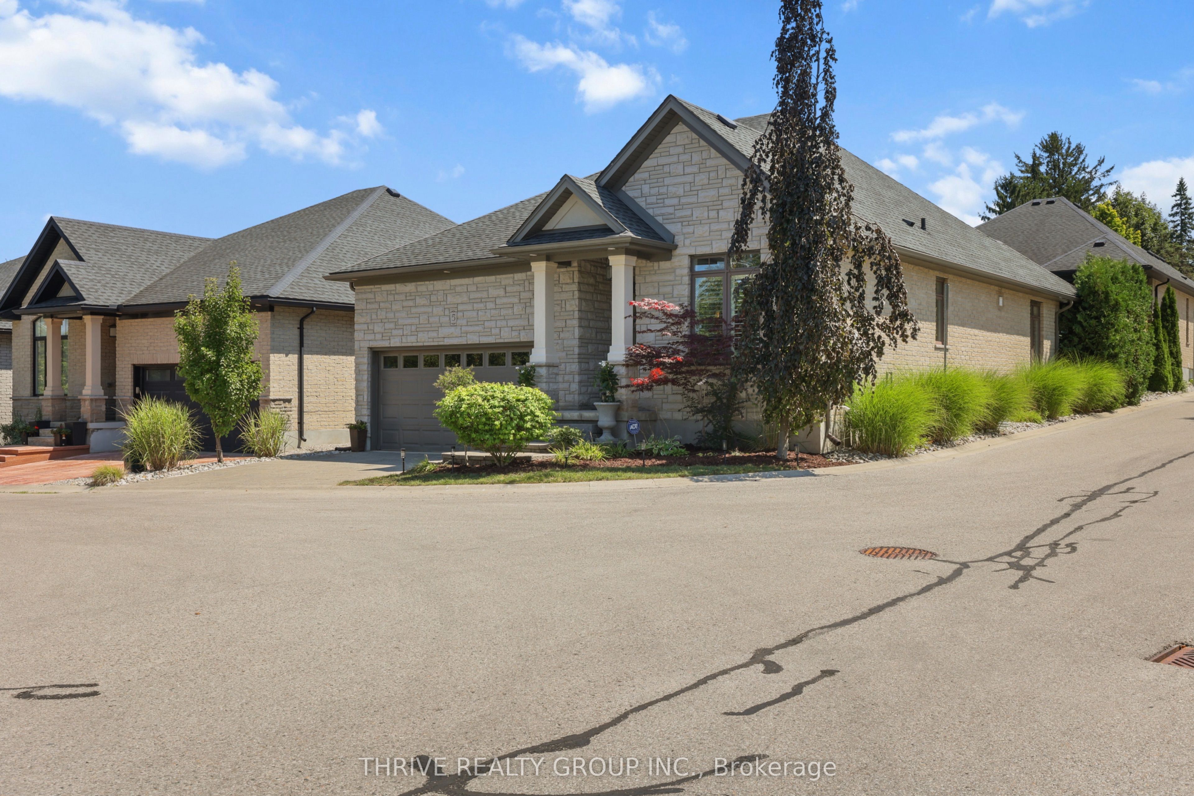 696 Commissioners Road 5, London South, ON N6K 1B9 photo 2