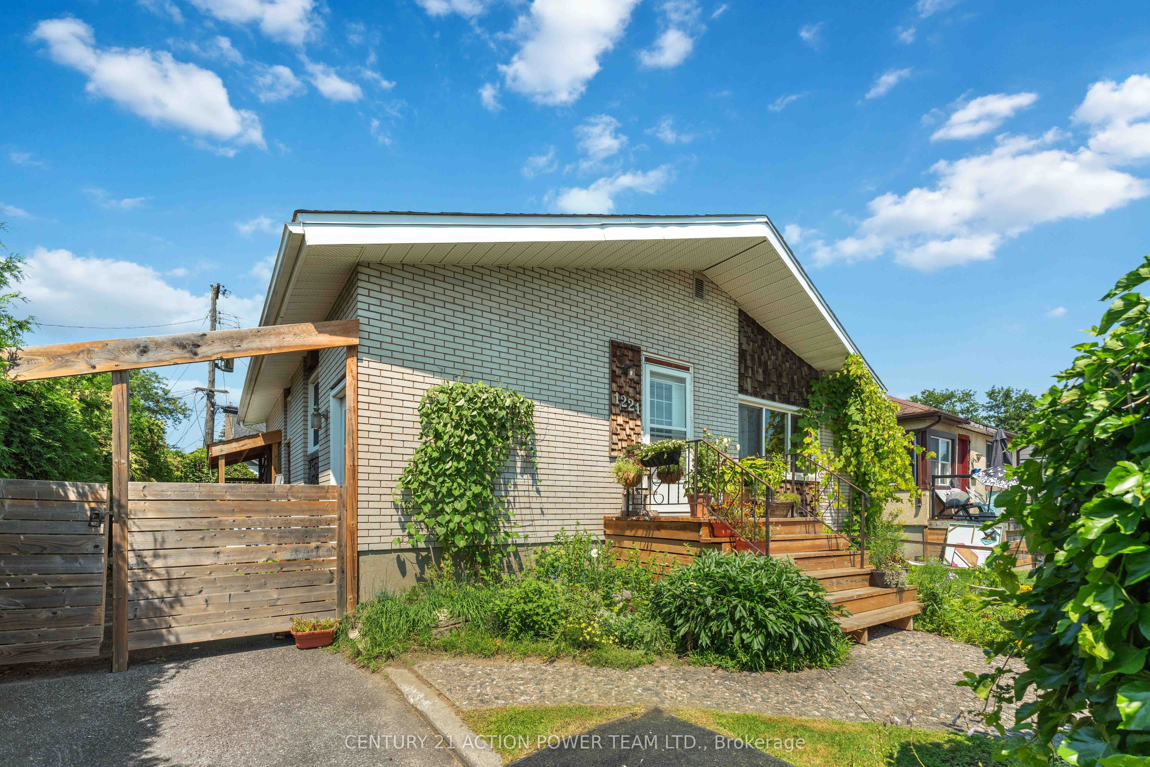1221 Kitchener Avenue W, Hunt Club - South Keys and Area, ON K1V 6W4 photo 3