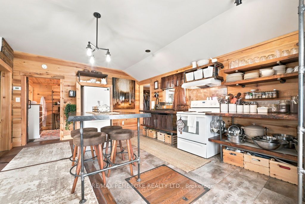 890 Lea Street, Pembroke, ON K8A 6H7 photo 5