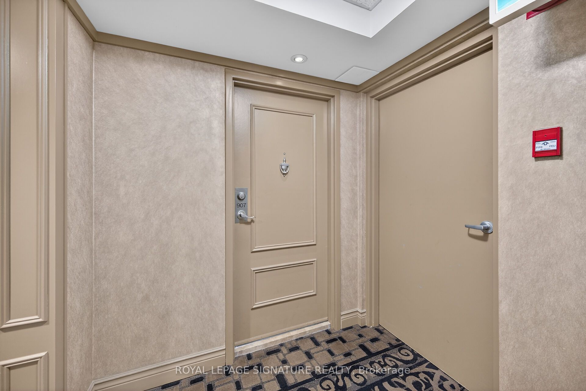 301 Frances Avenue 907, Hamilton, ON L8E 3W6 photo 4
