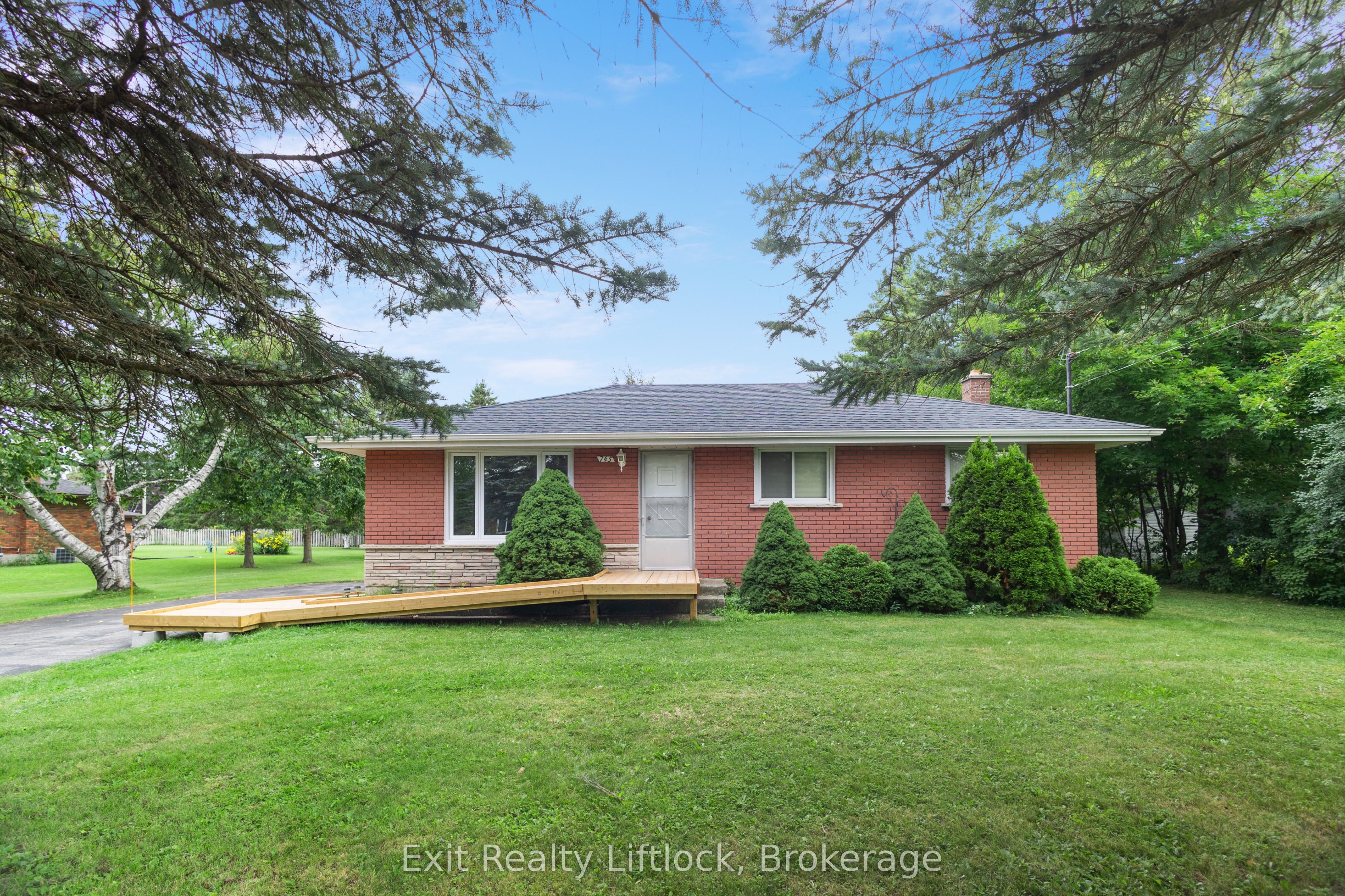 745 Baltic Drive, Selwyn, ON K9L 1L8