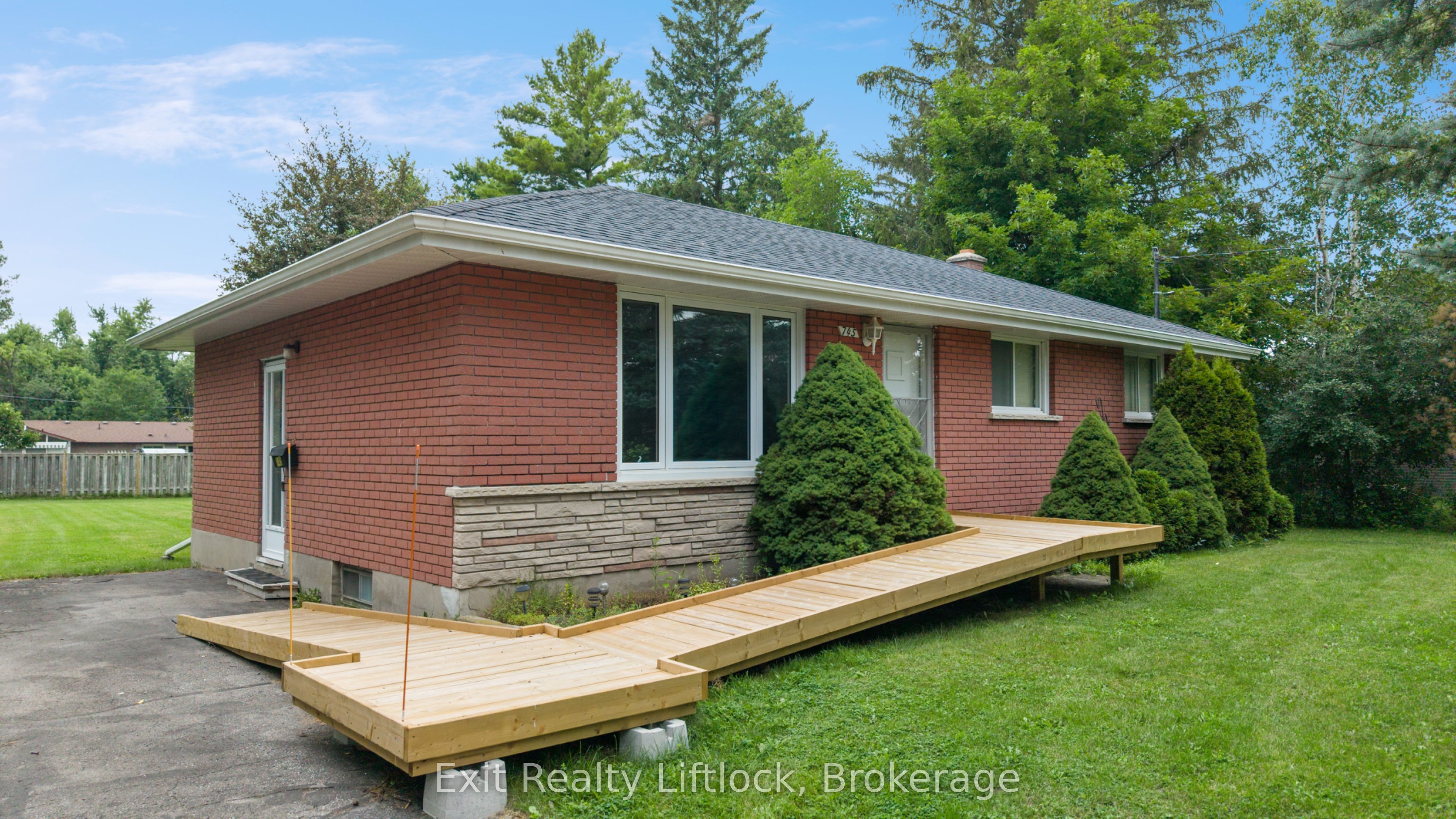 745 Baltic Drive, Selwyn, ON K9L 1L8 photo 2