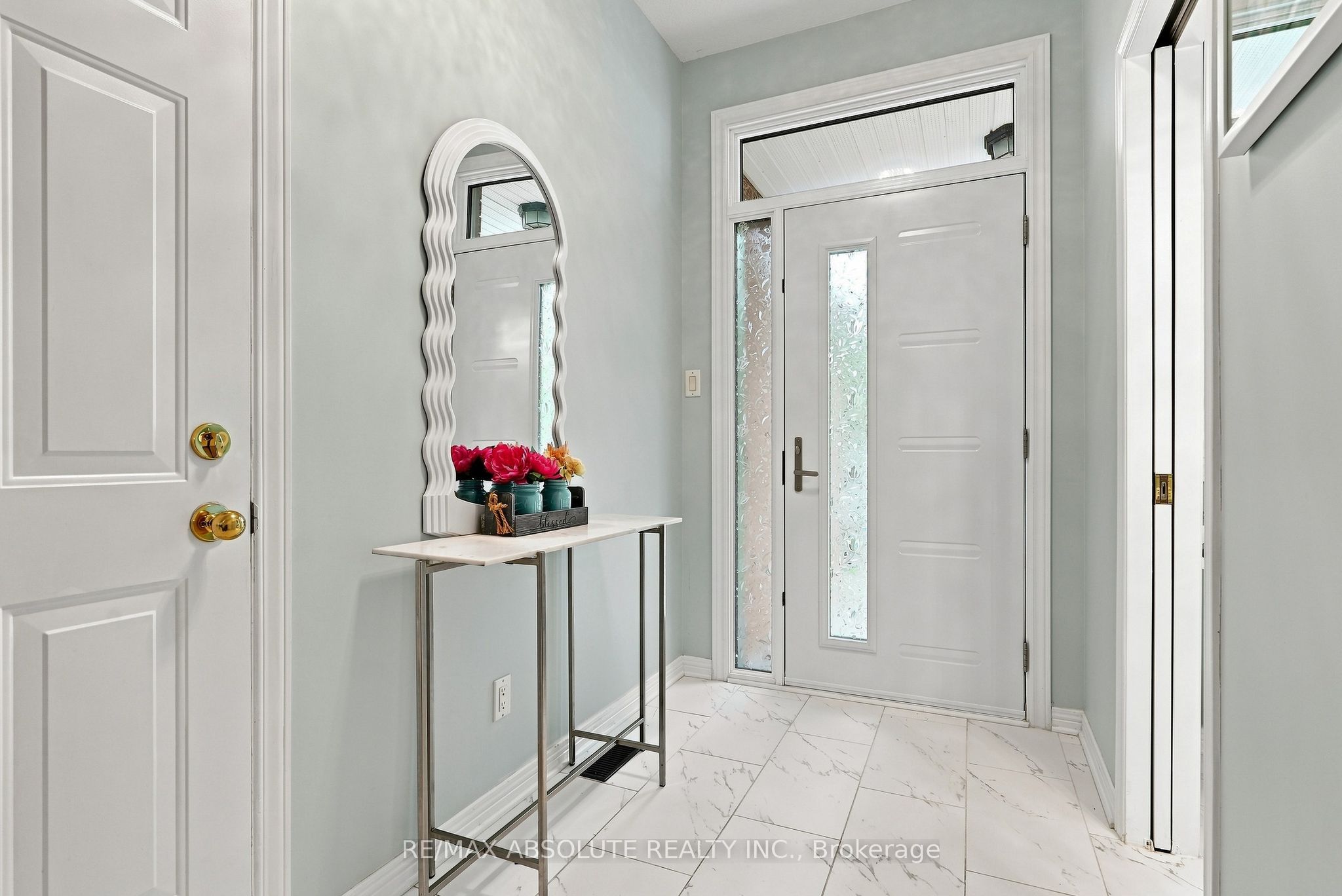 26 Milner Downs Crescent, Kanata, ON K2M 2S3 photo 3