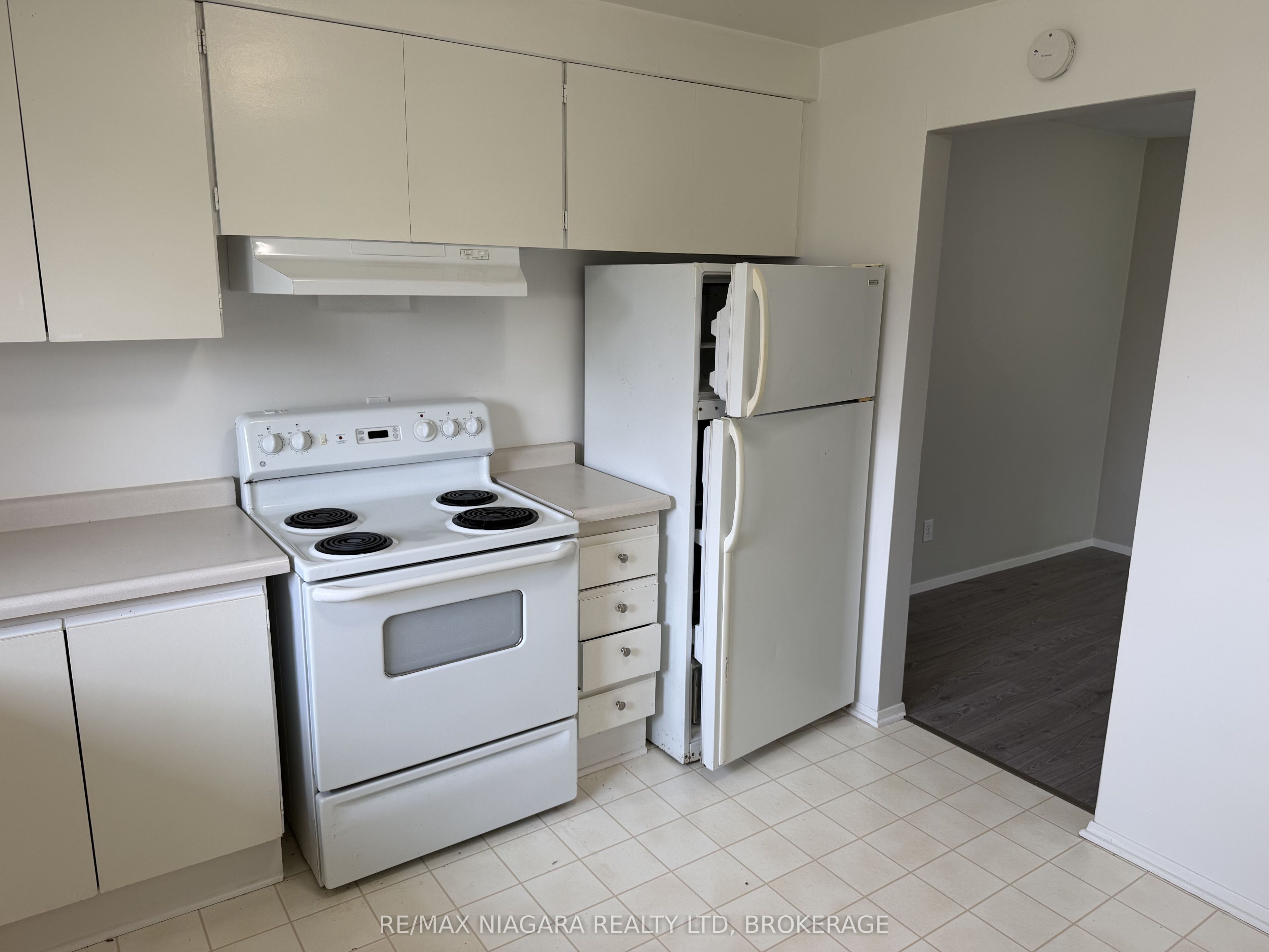 21 Woodlawn Road 1, Welland, ON L3C 5Y7 photo 3