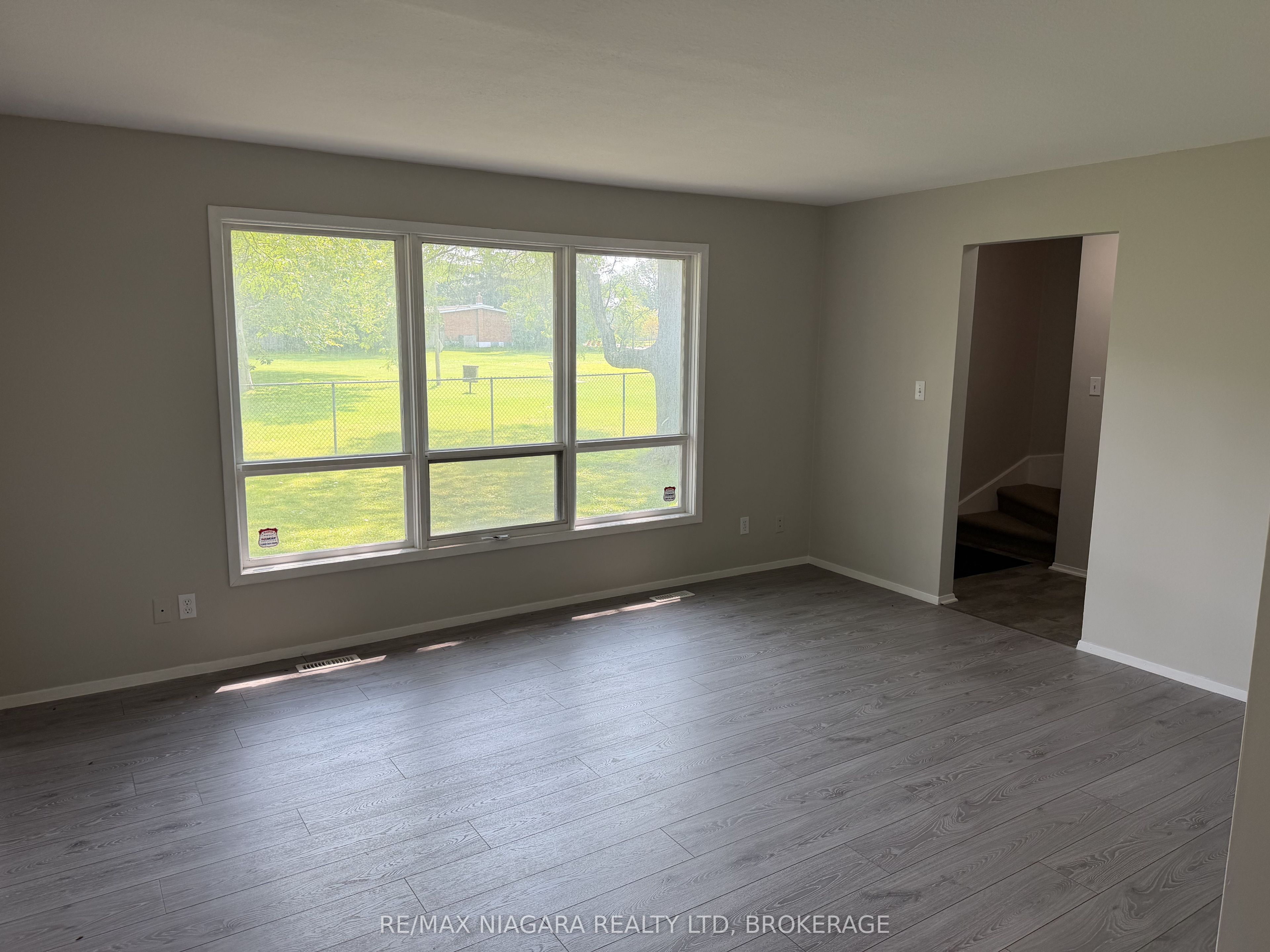 21 Woodlawn Road 1, Welland, ON L3C 5Y7 photo 4