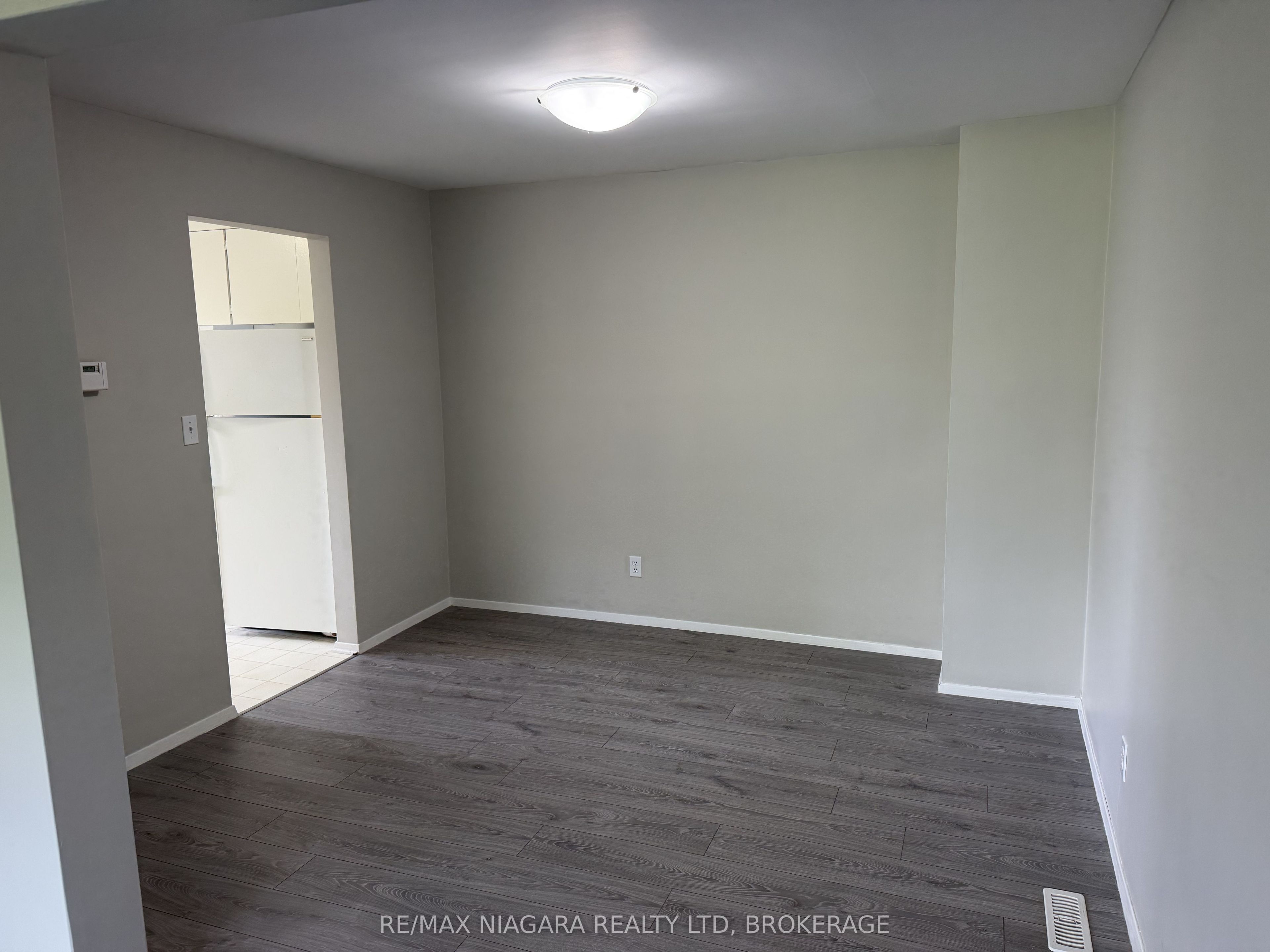 21 Woodlawn Road 1, Welland, ON L3C 5Y7 photo 5