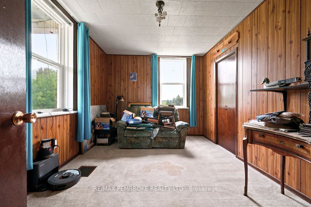 601 Silver Lake Road, Bonnechere Valley, ON K0J 1T0 photo 2