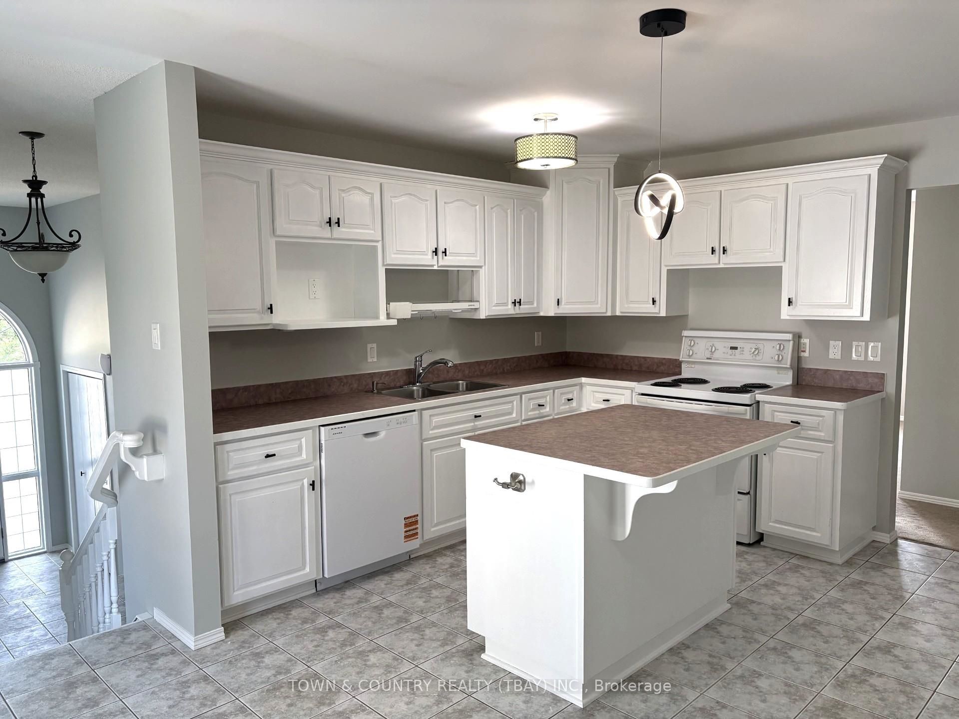 2156 Falconcrest Drive, Thunder Bay, ON P7J 1H5 photo 5