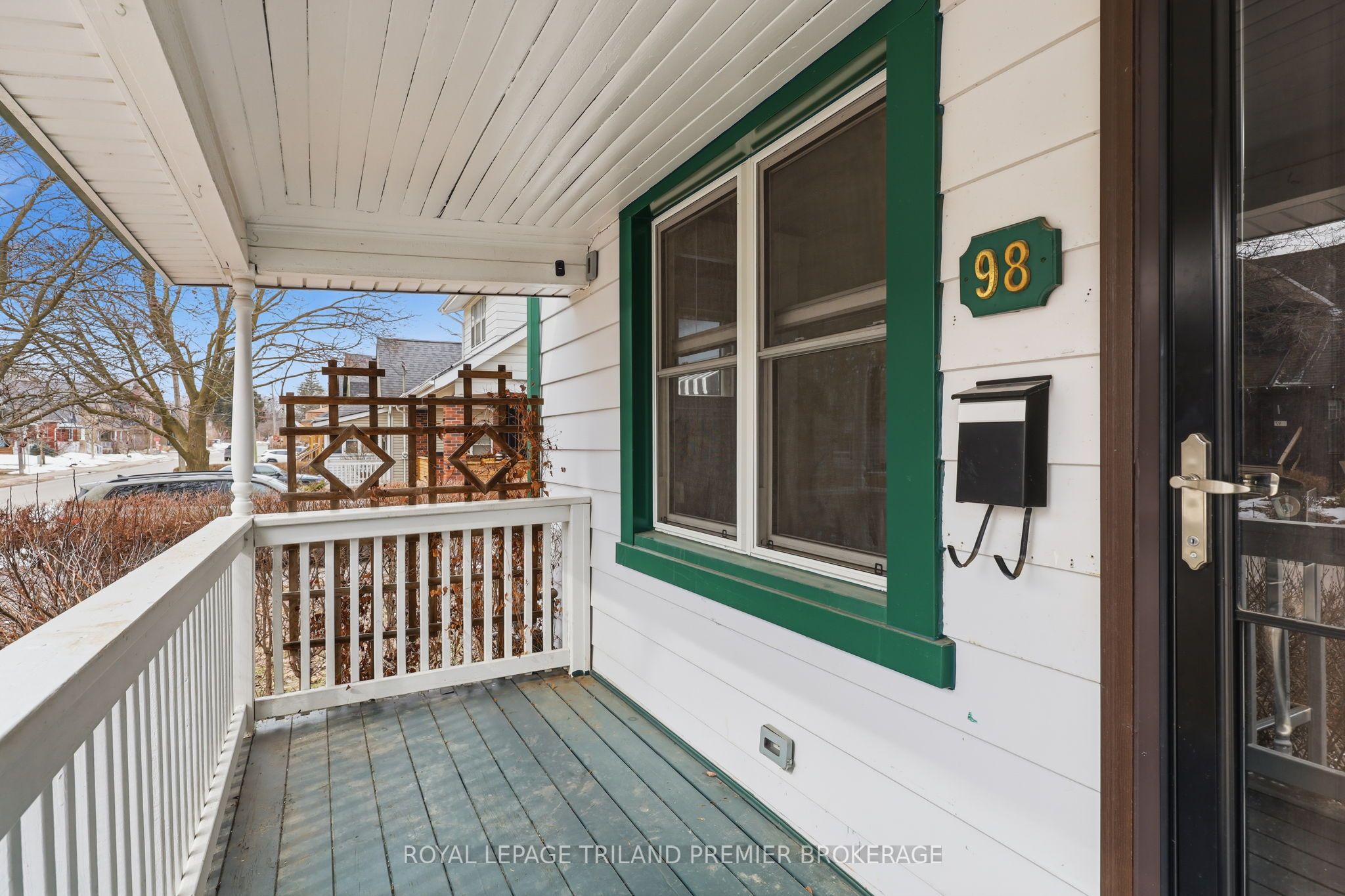 98 BRISCOE Street E, London South, ON N6C 1X2 photo 3