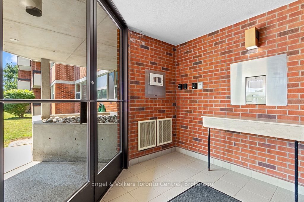 860 9TH Street E 402, Owen Sound, ON N4K 1R2 photo 4