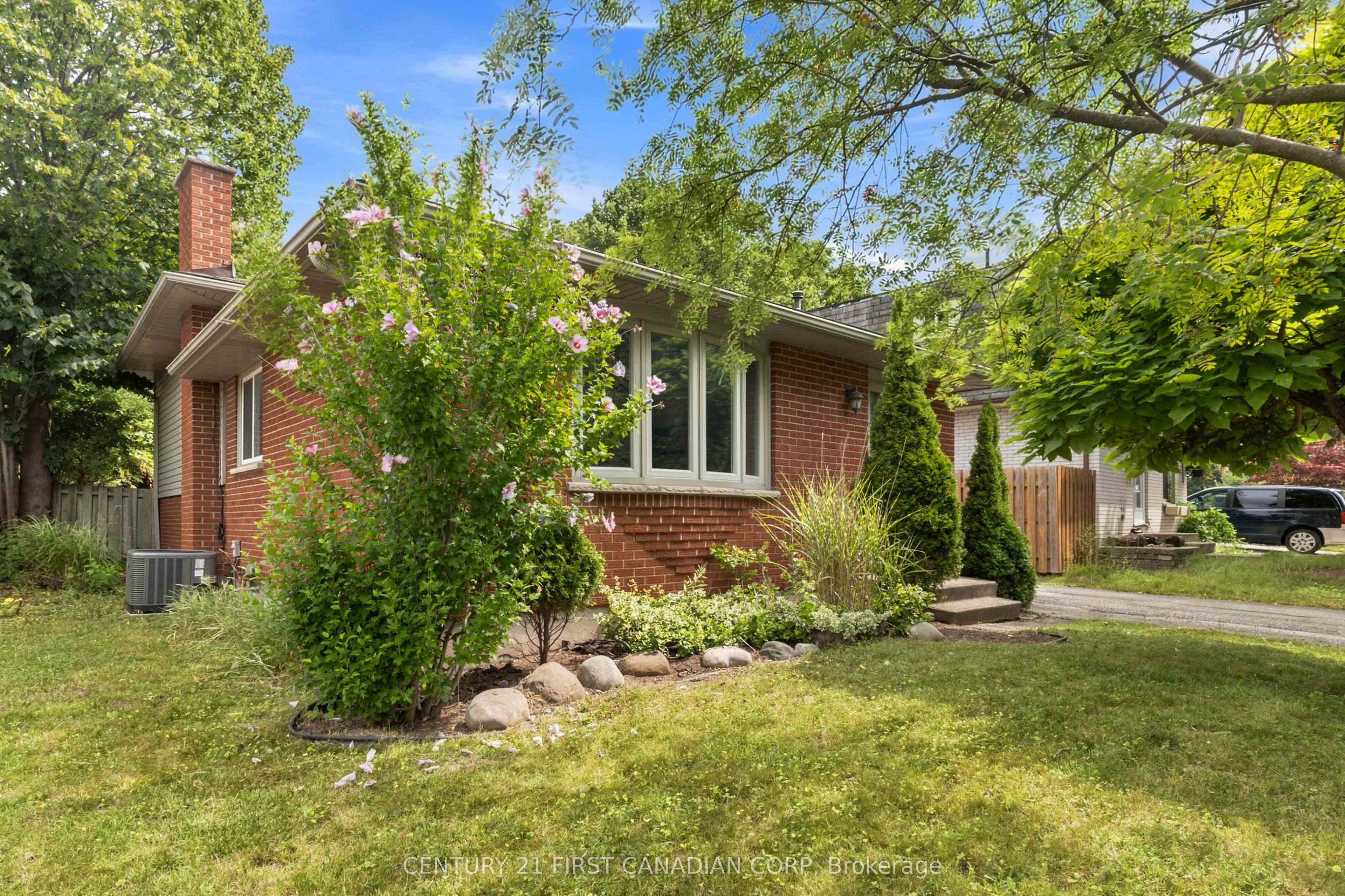 436 FERNDALE Avenue, London South, ON N6C 2Z1 photo 2