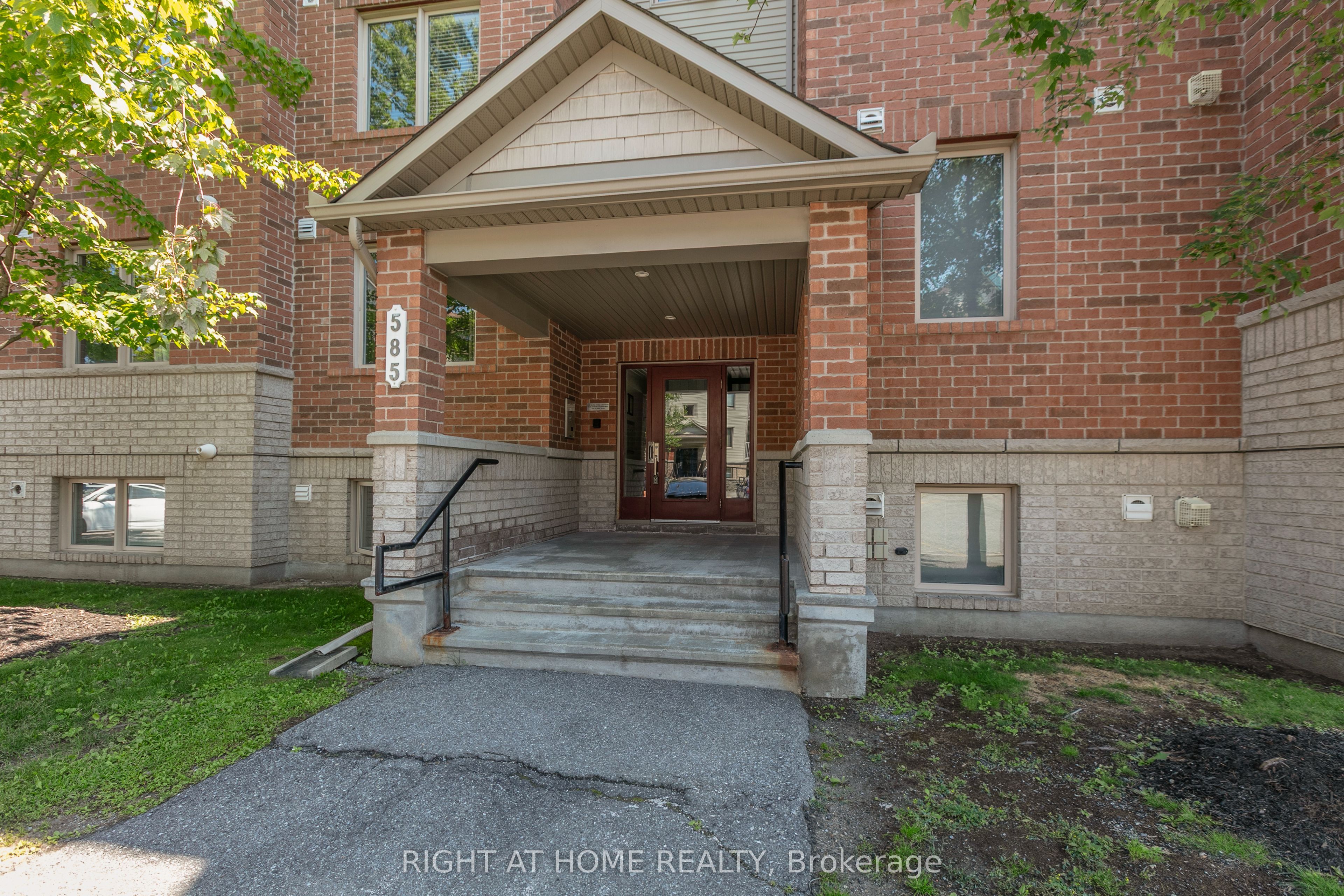 585 Stonefield Private 8, Barrhaven, ON K2G 4R4 photo 2