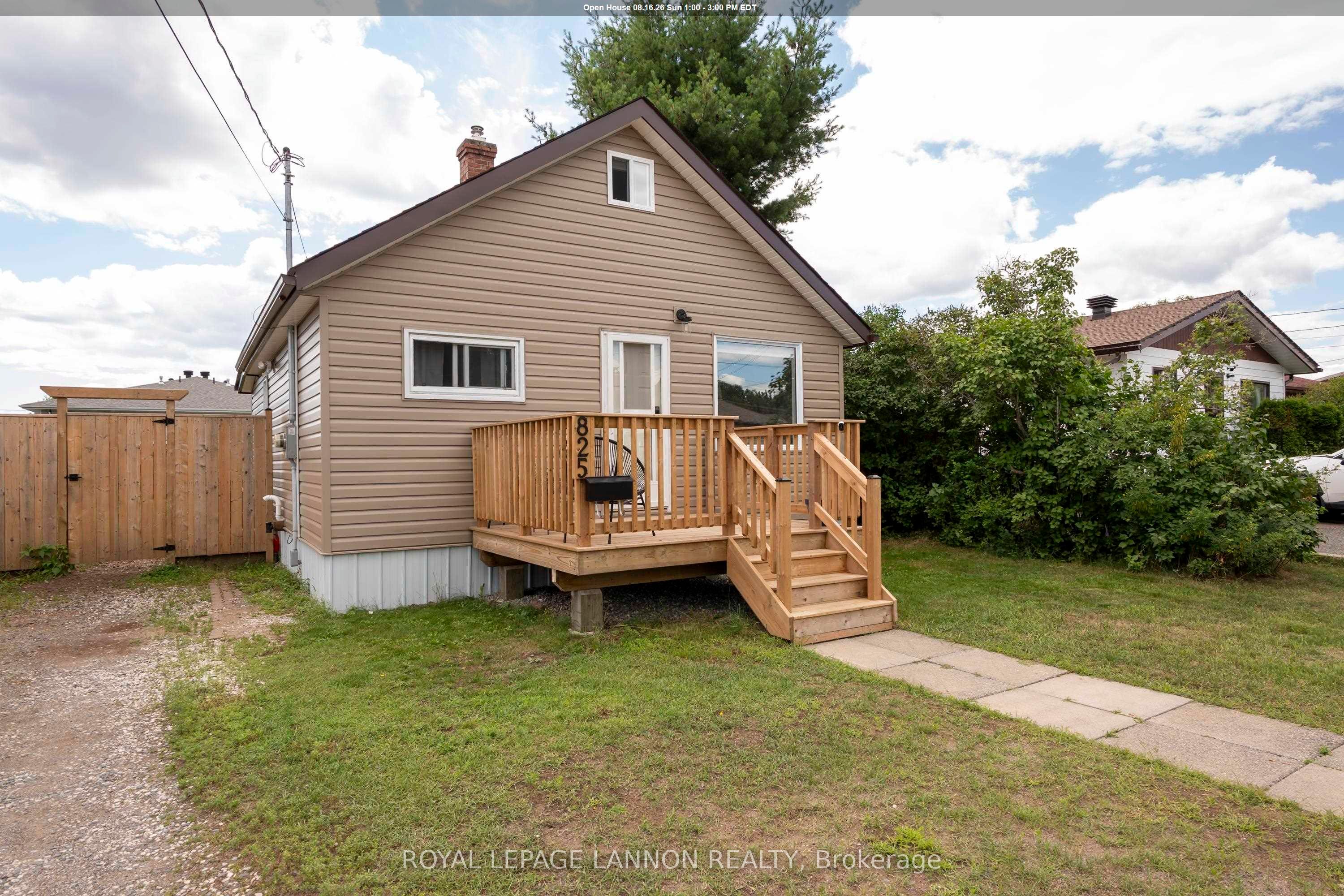 825 Newport Avenue, Thunder Bay, ON P7A 6J8
