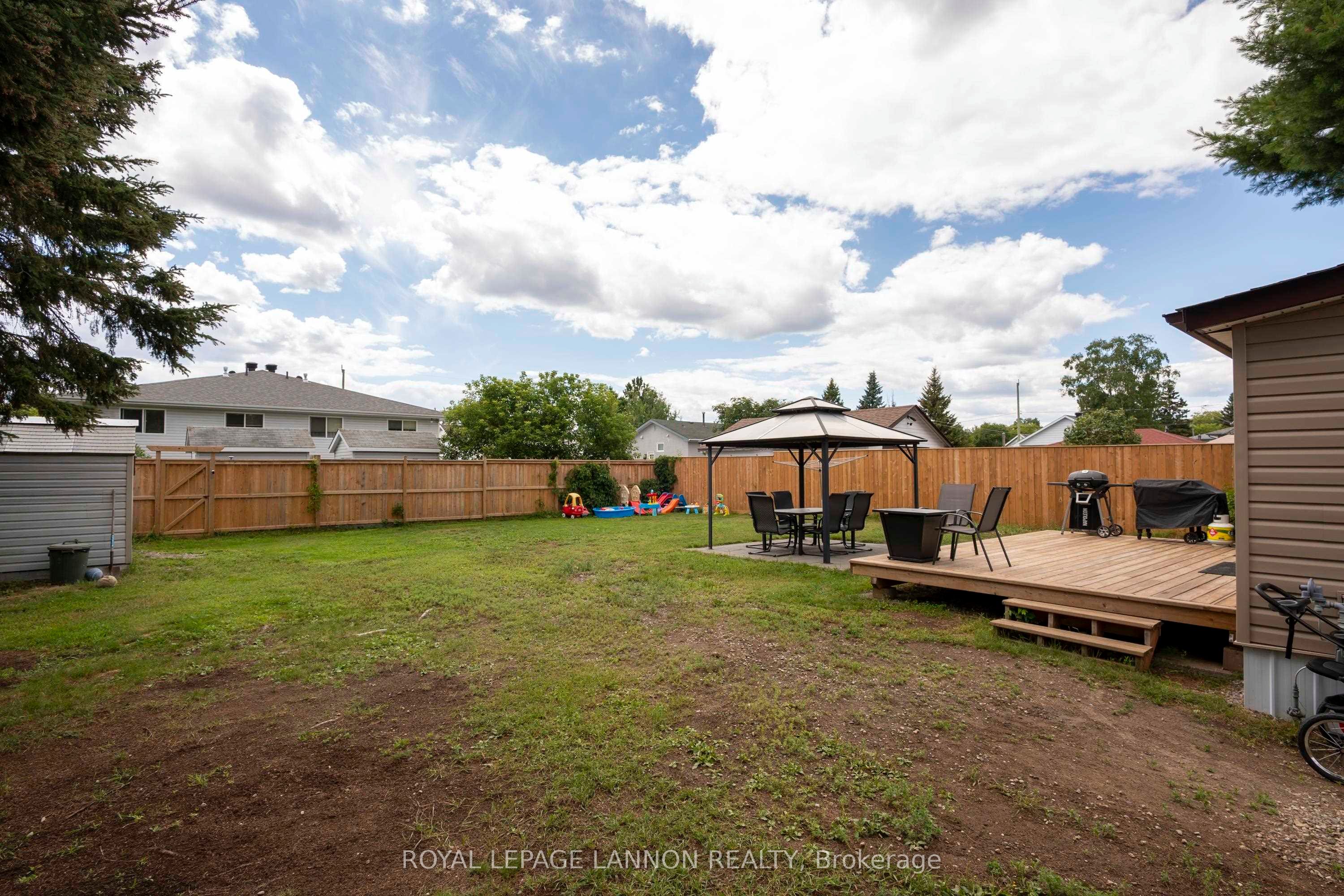 825 Newport Avenue, Thunder Bay, ON P7A 6J8 photo 3