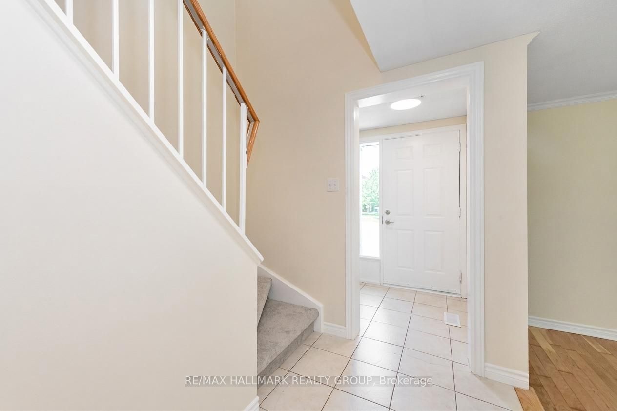 34 Starling Crescent, Barrhaven, ON K2J 2L9 photo 5