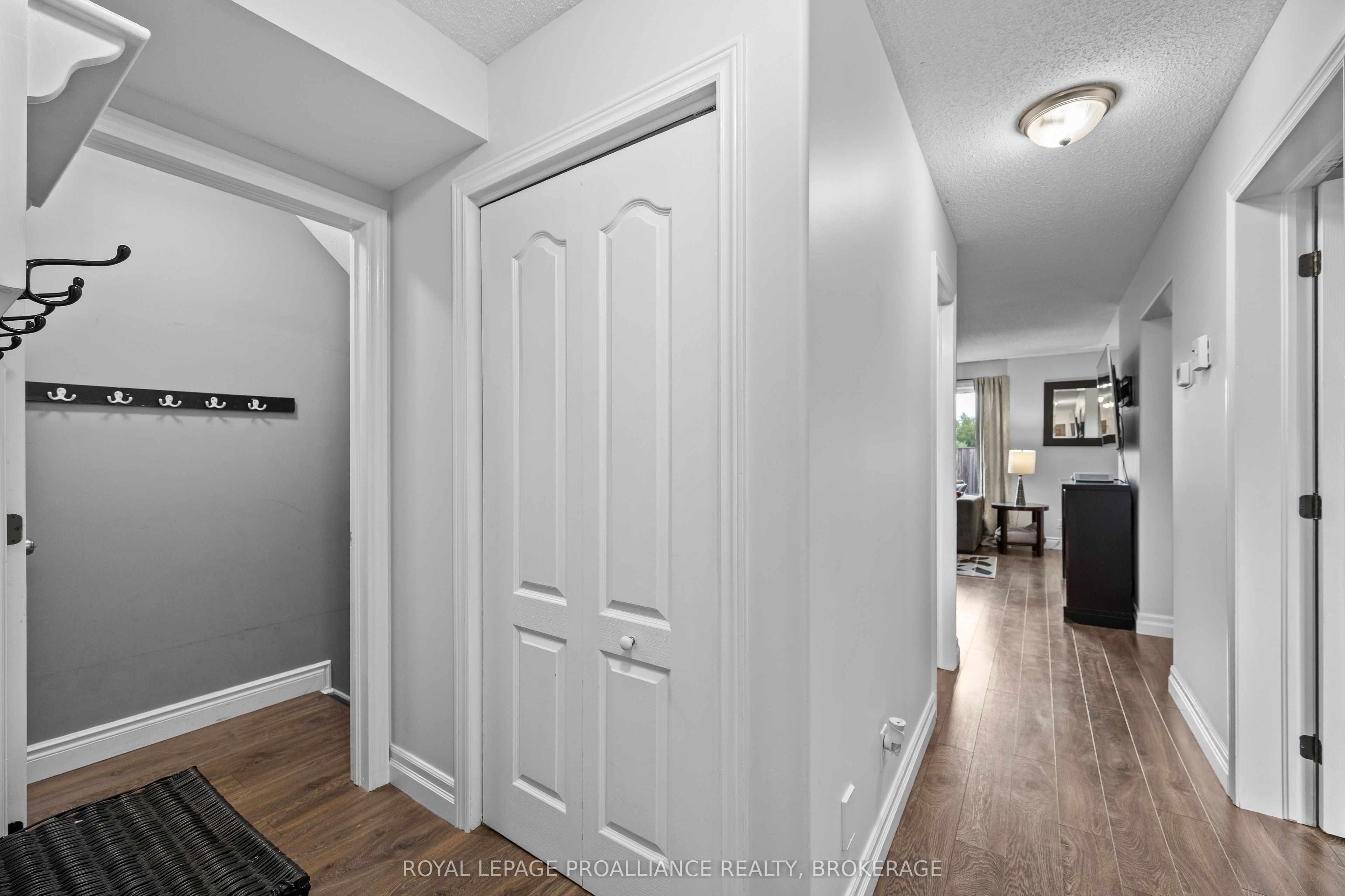974 Swanfield Street, Kingston, ON K7M 0A6 photo 4