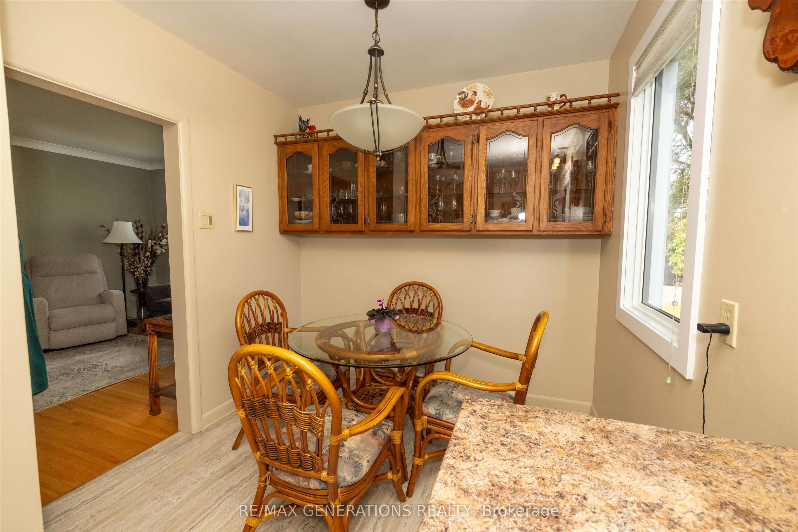 53 Melvin Avenue, Thunder Bay, ON P7A 7C3 photo 3