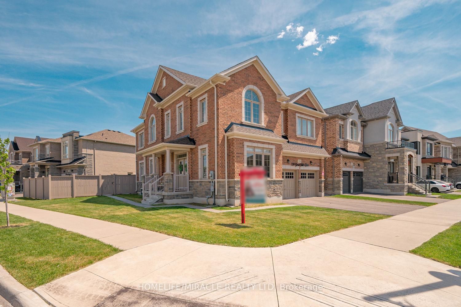 220 Great Falls Boulevard, Hamilton, ON L8B 1Z1