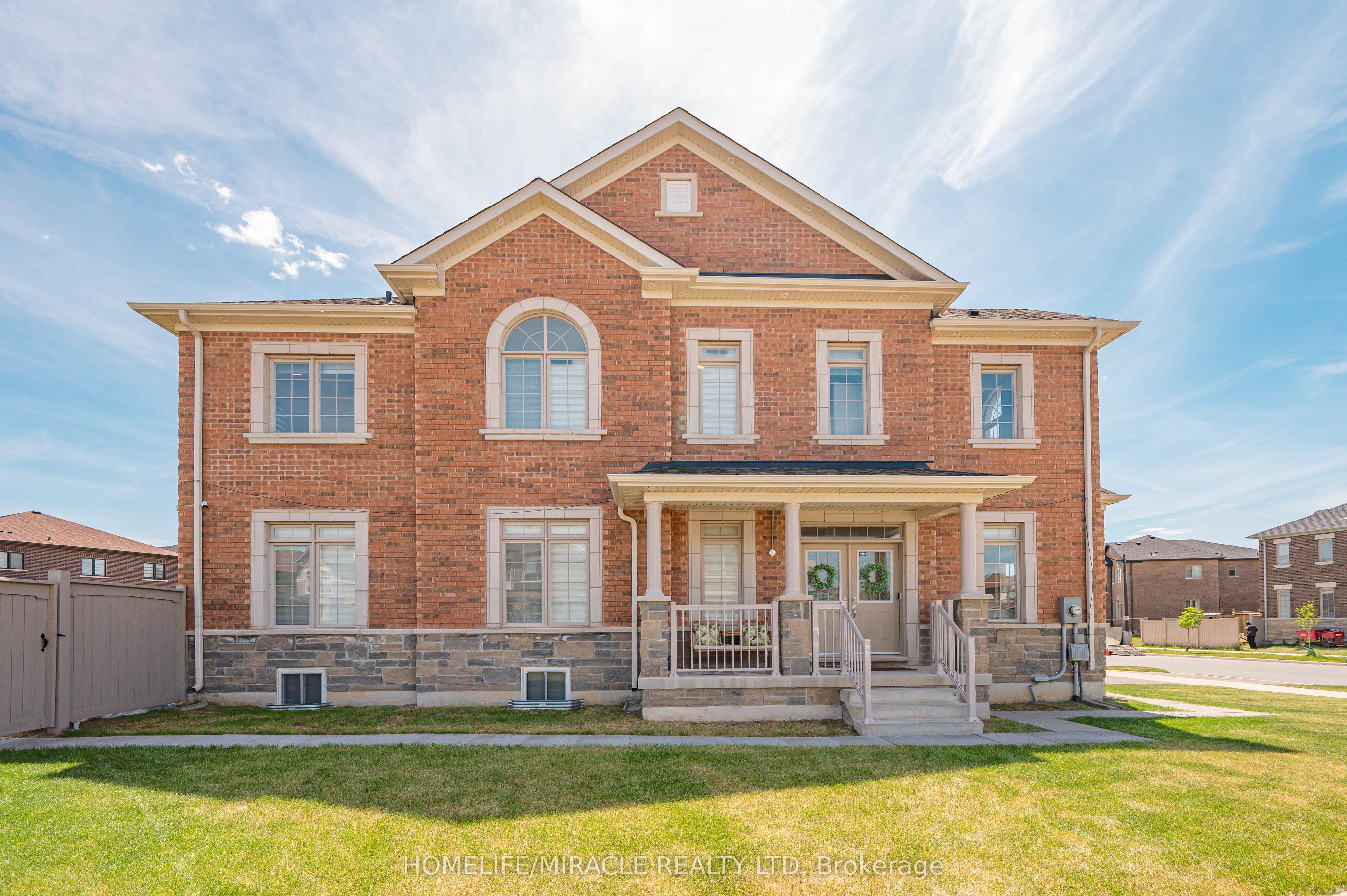 220 Great Falls Boulevard, Hamilton, ON L8B 1Z1 photo 2