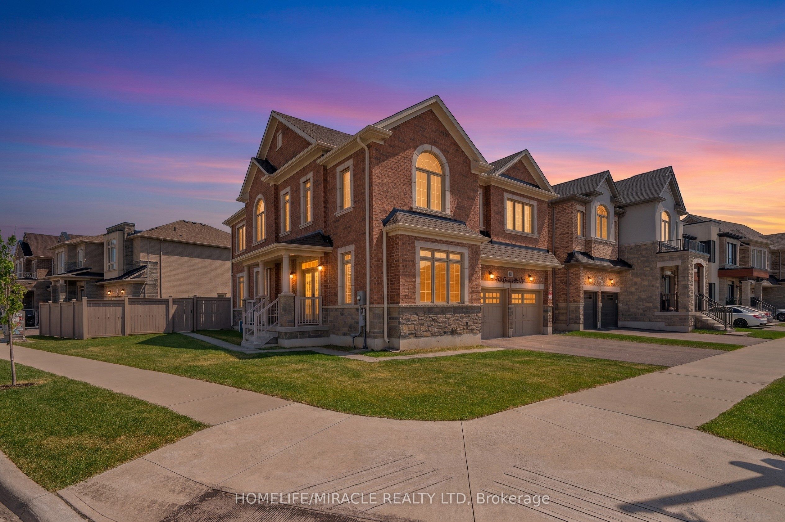 220 Great Falls Boulevard, Hamilton, ON L8B 1Z1 photo 3