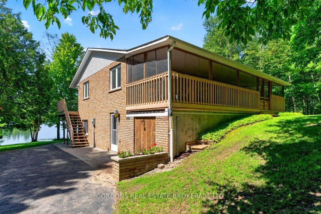 2950 R29, Rideau Lakes, ON K0G 1V0