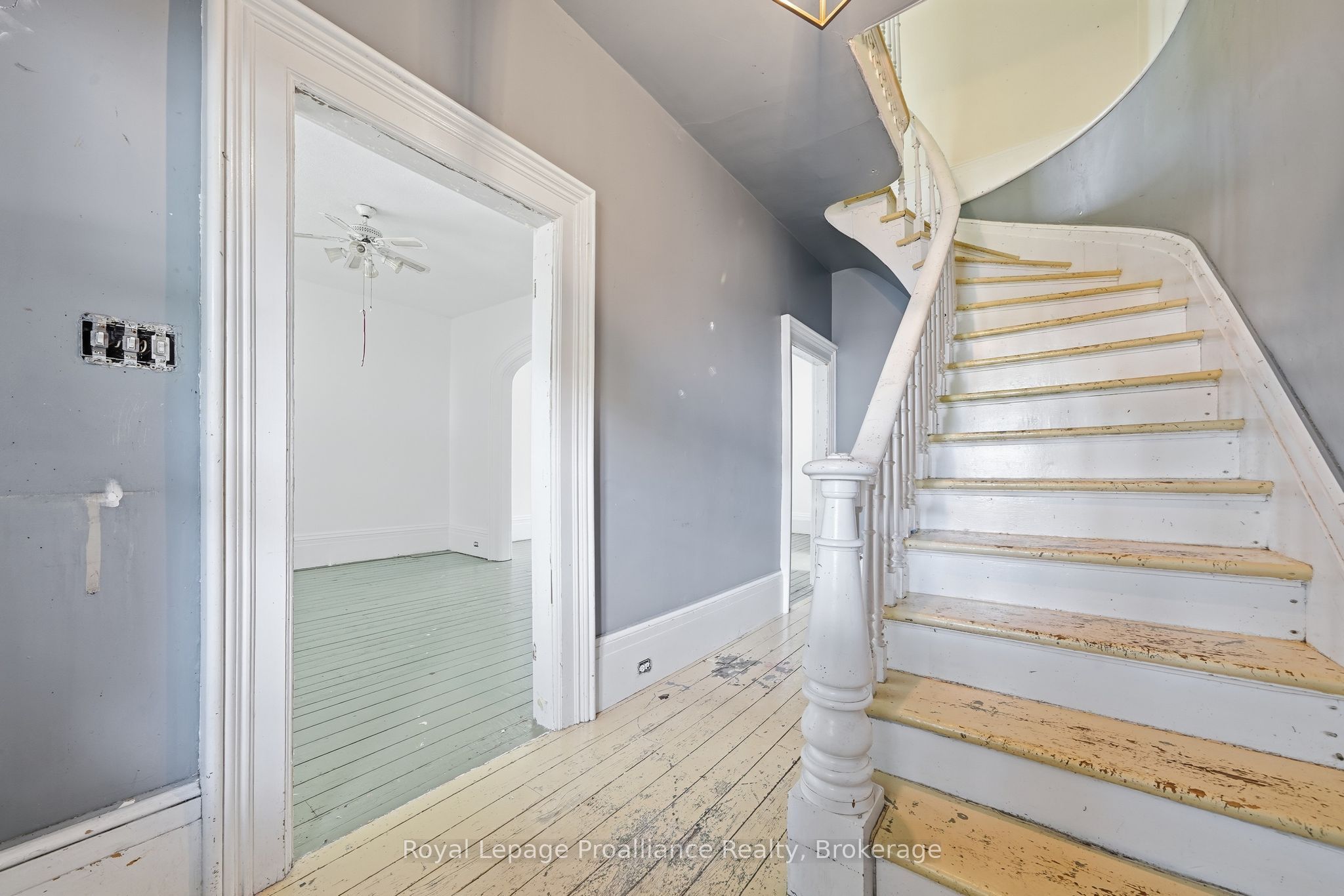 43 Grove Street, Belleville, ON K8P 1W1 photo 4