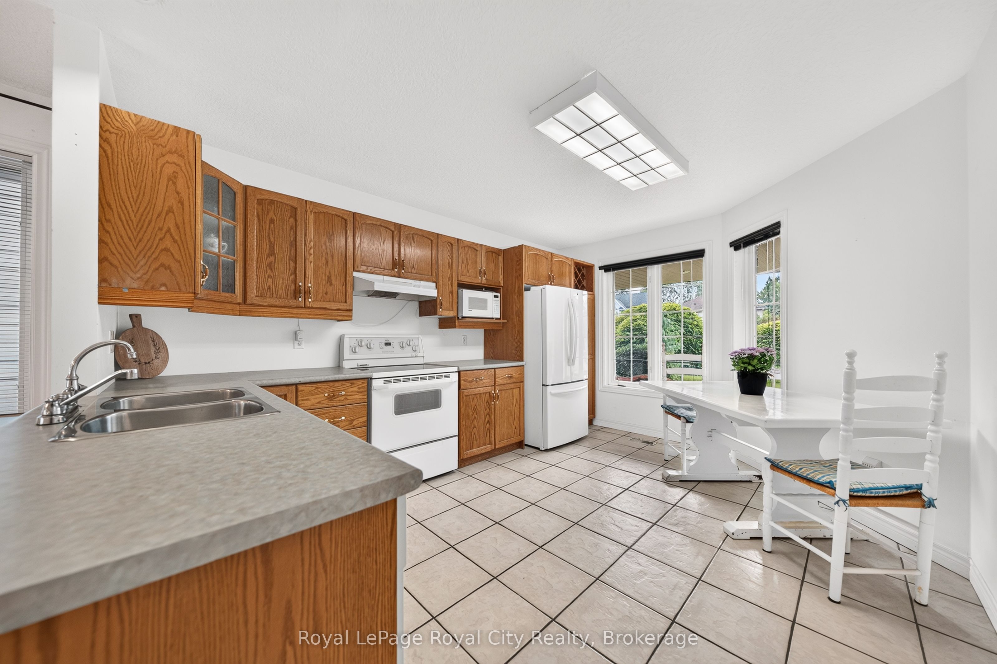 8 Whitetail Court, Guelph, ON N1L 1H6 photo 5