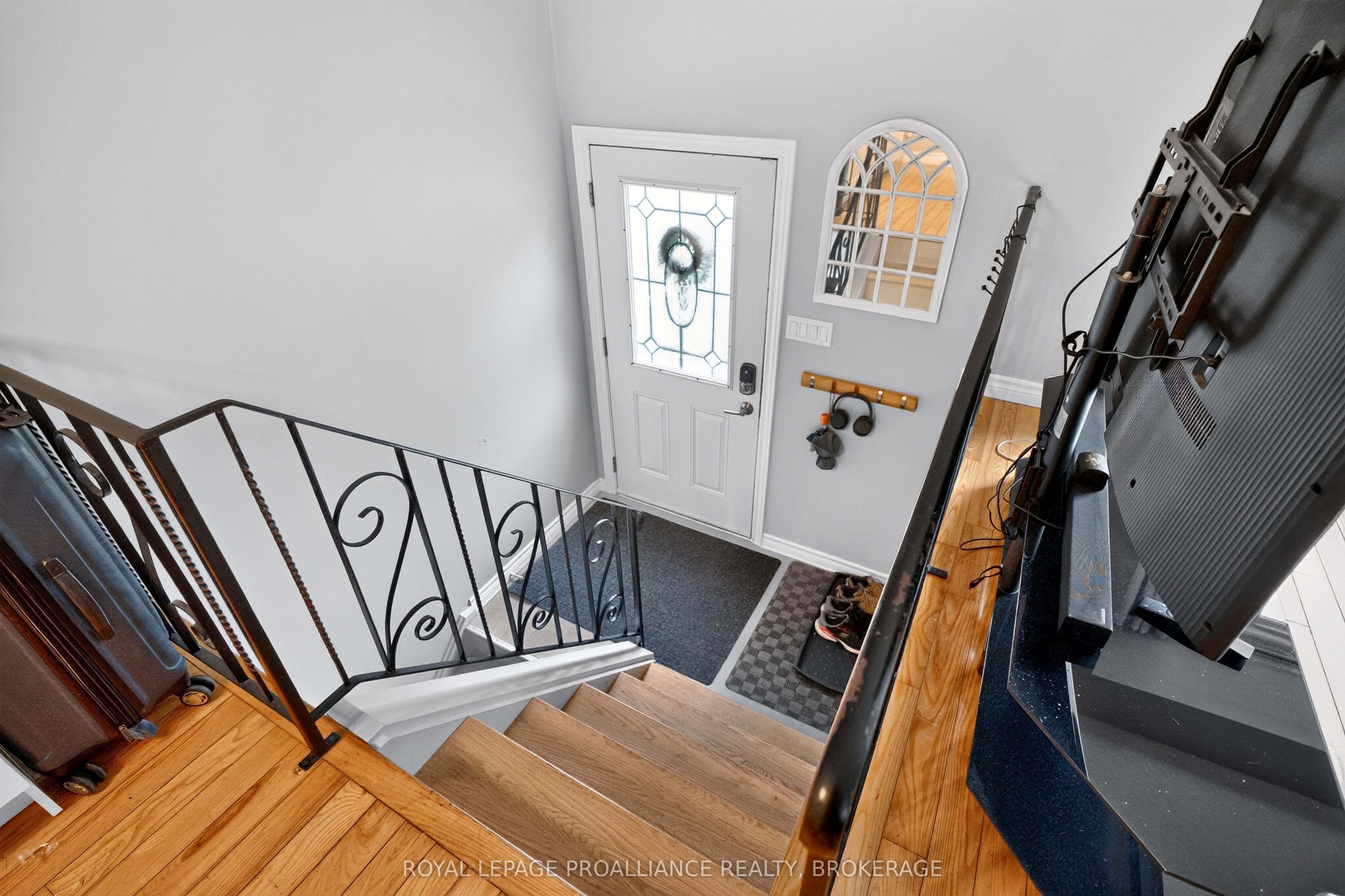 117 Wycliffe Crescent, Kingston, ON K7K 6B3 photo 2