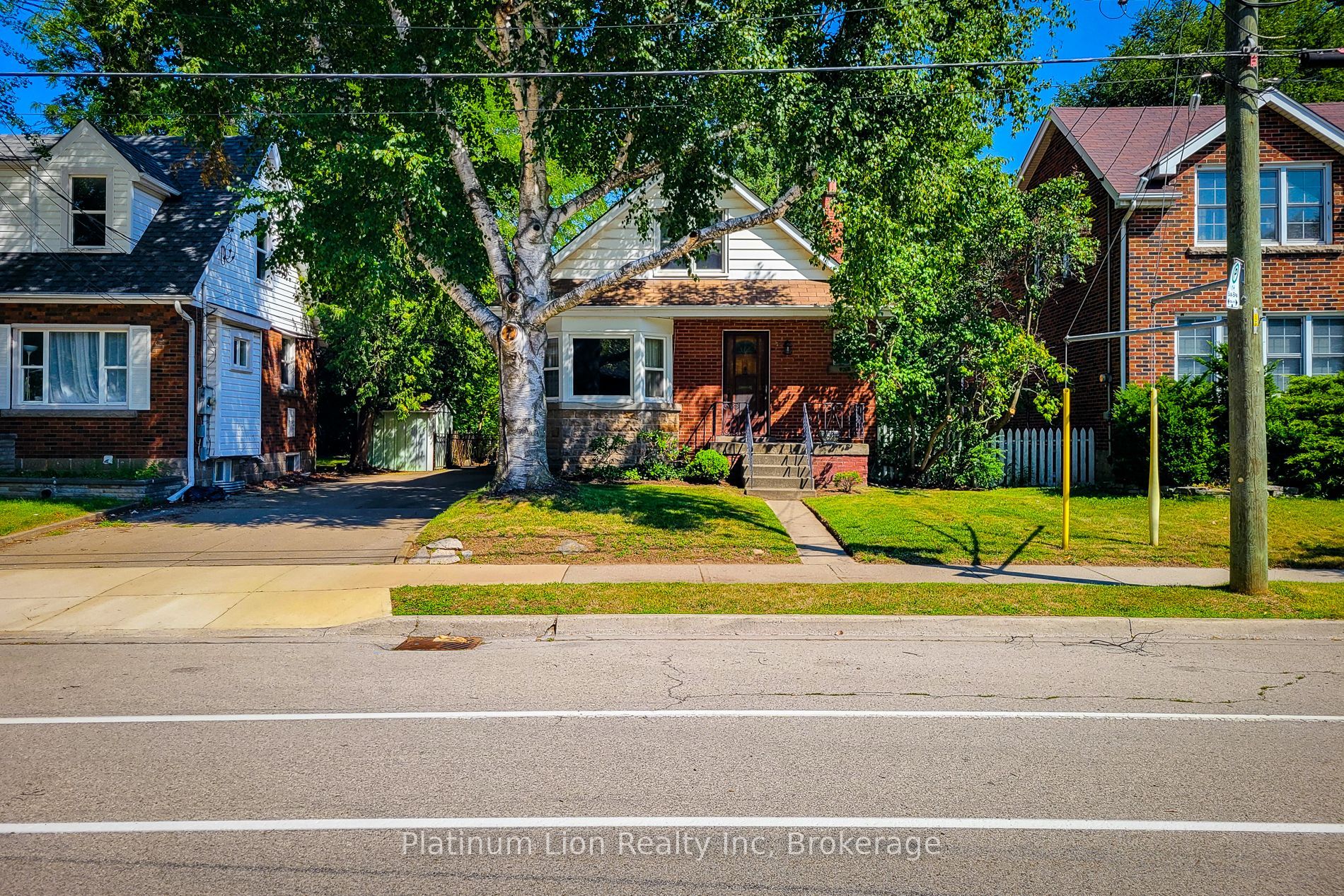 30 Sanders Boulevard, Hamilton, ON L8S 3J3