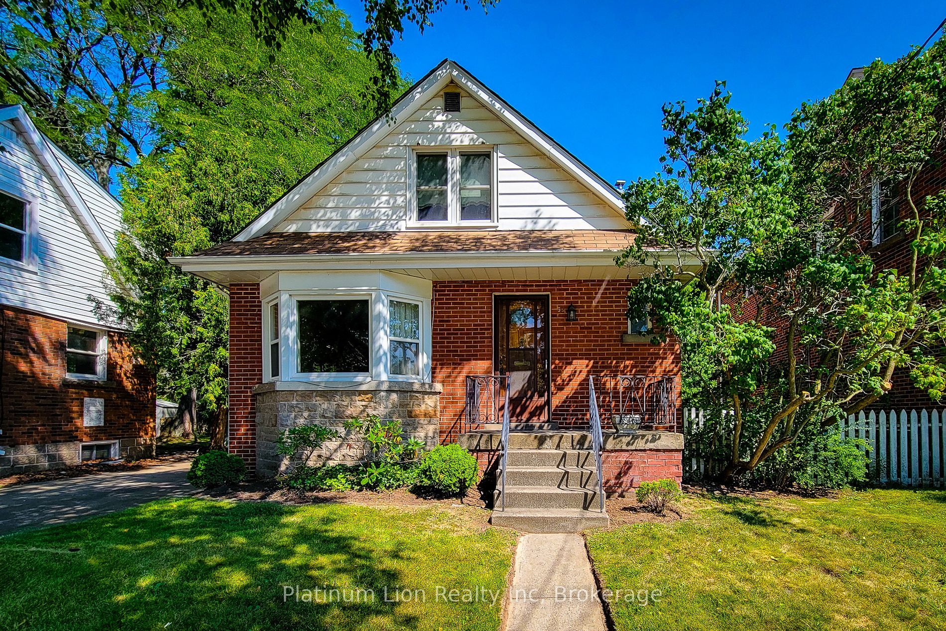 30 Sanders Boulevard, Hamilton, ON L8S 3J3 photo 2