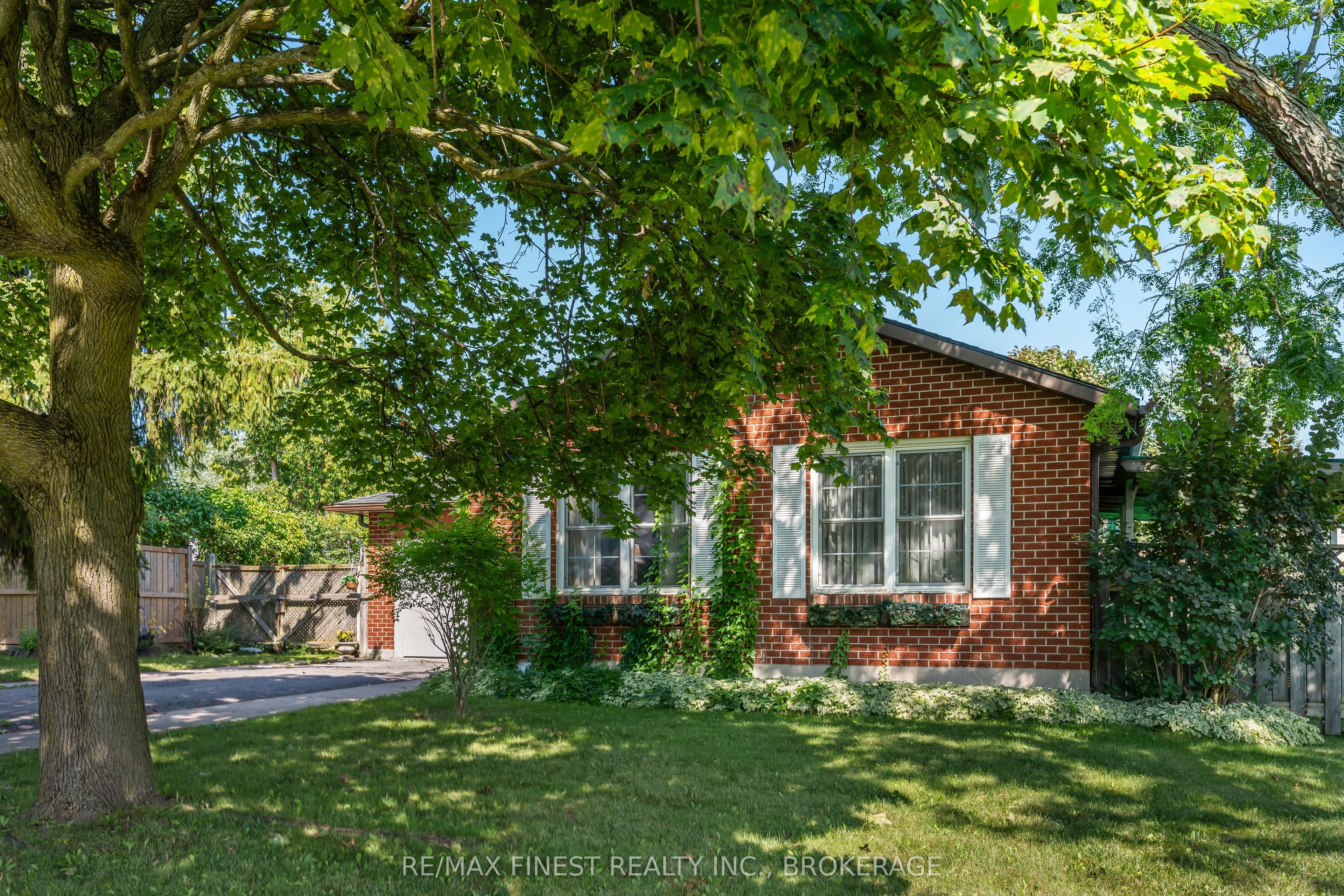 105 Grenadier Drive, Kingston, ON K7K 6E7 photo 2