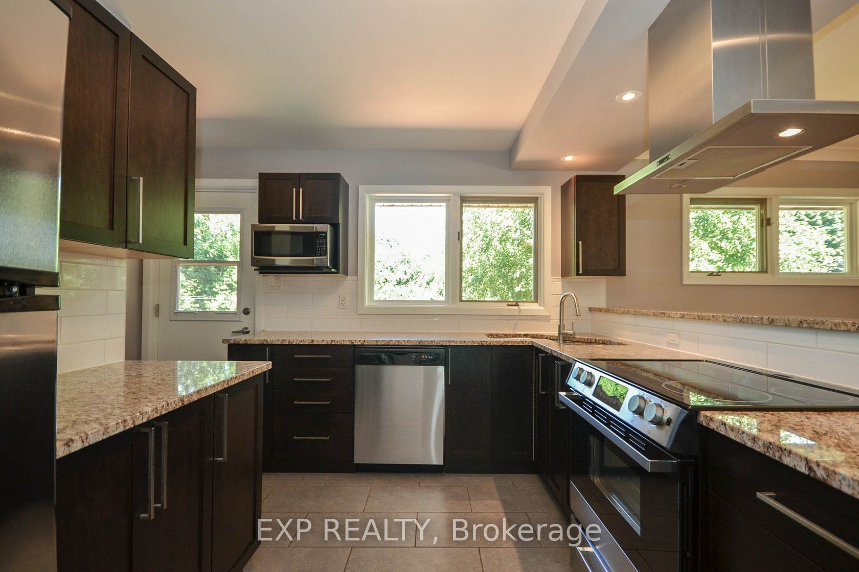 6 Solva Drive, Crystal Bay - Rocky Point - Bayshore, ON K2H 5R5 photo 3