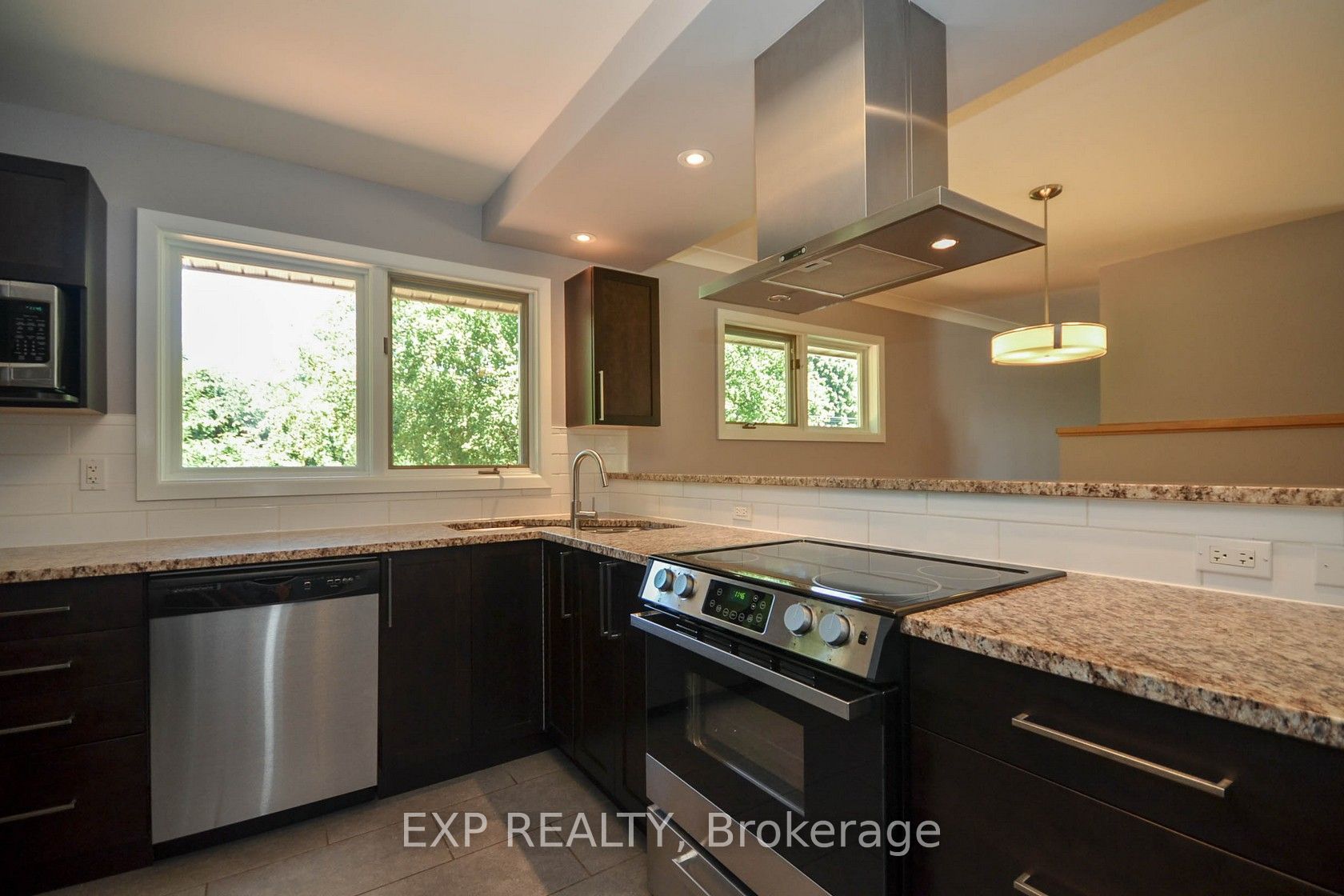 6 Solva Drive, Crystal Bay - Rocky Point - Bayshore, ON K2H 5R5 photo 4