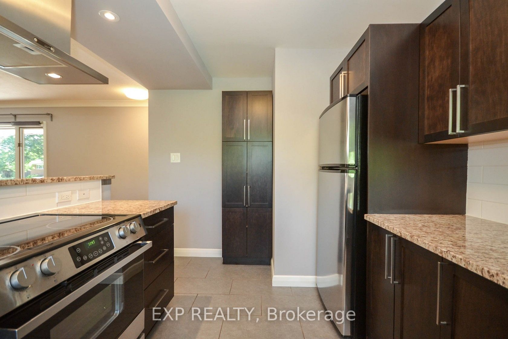 6 Solva Drive, Crystal Bay - Rocky Point - Bayshore, ON K2H 5R5 photo 5