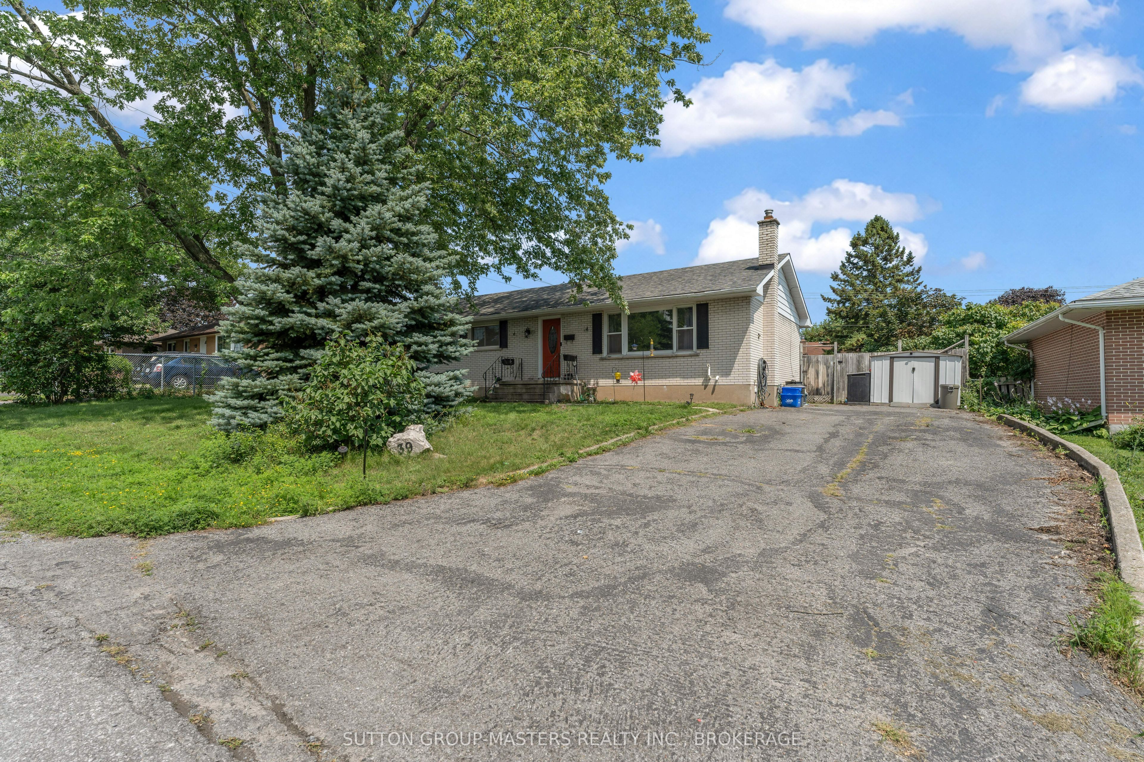 39 Oxford Crescent, Loyalist, ON K7N 1R1