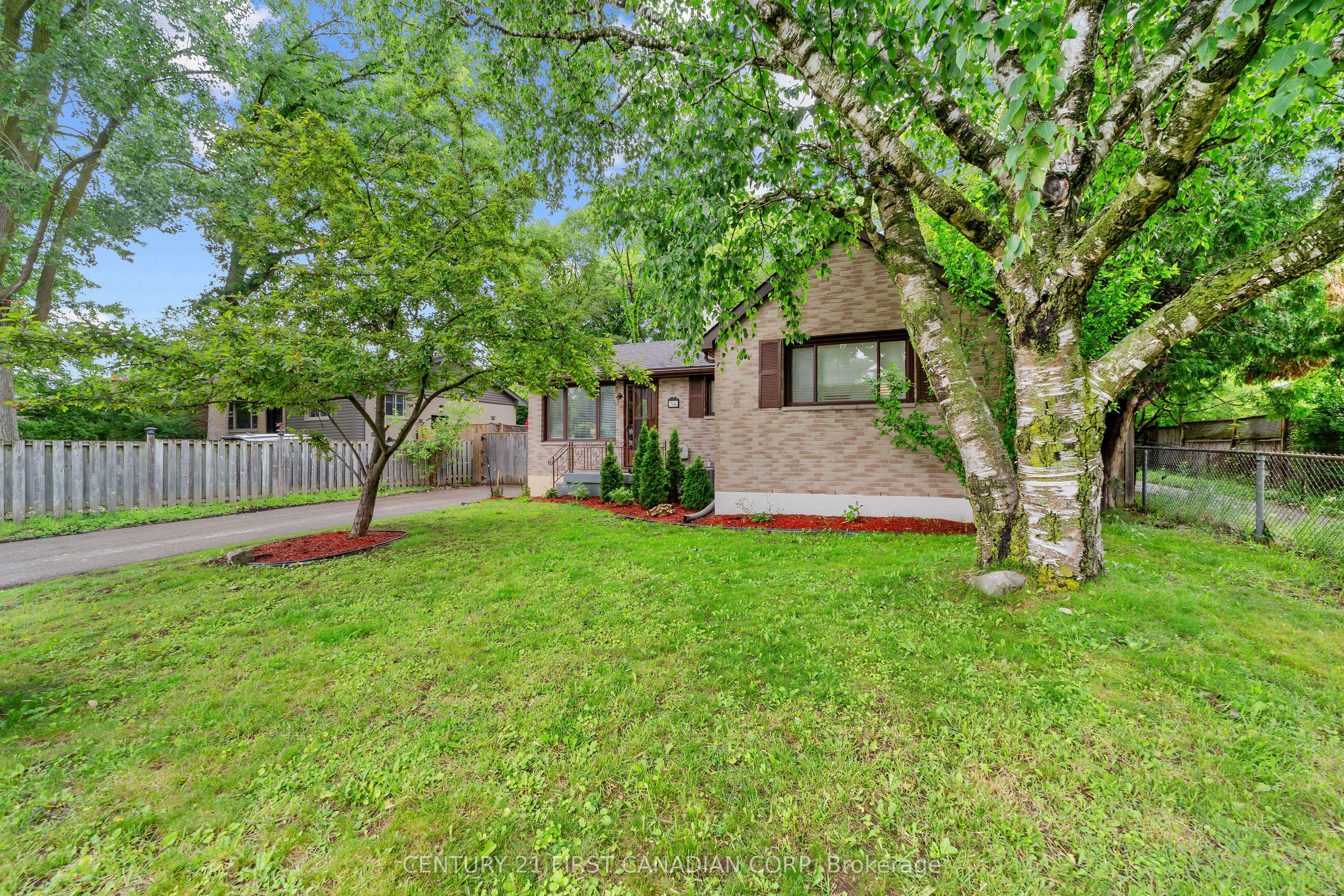 54 Manitoulin Drive, London East, ON N5W 1M4