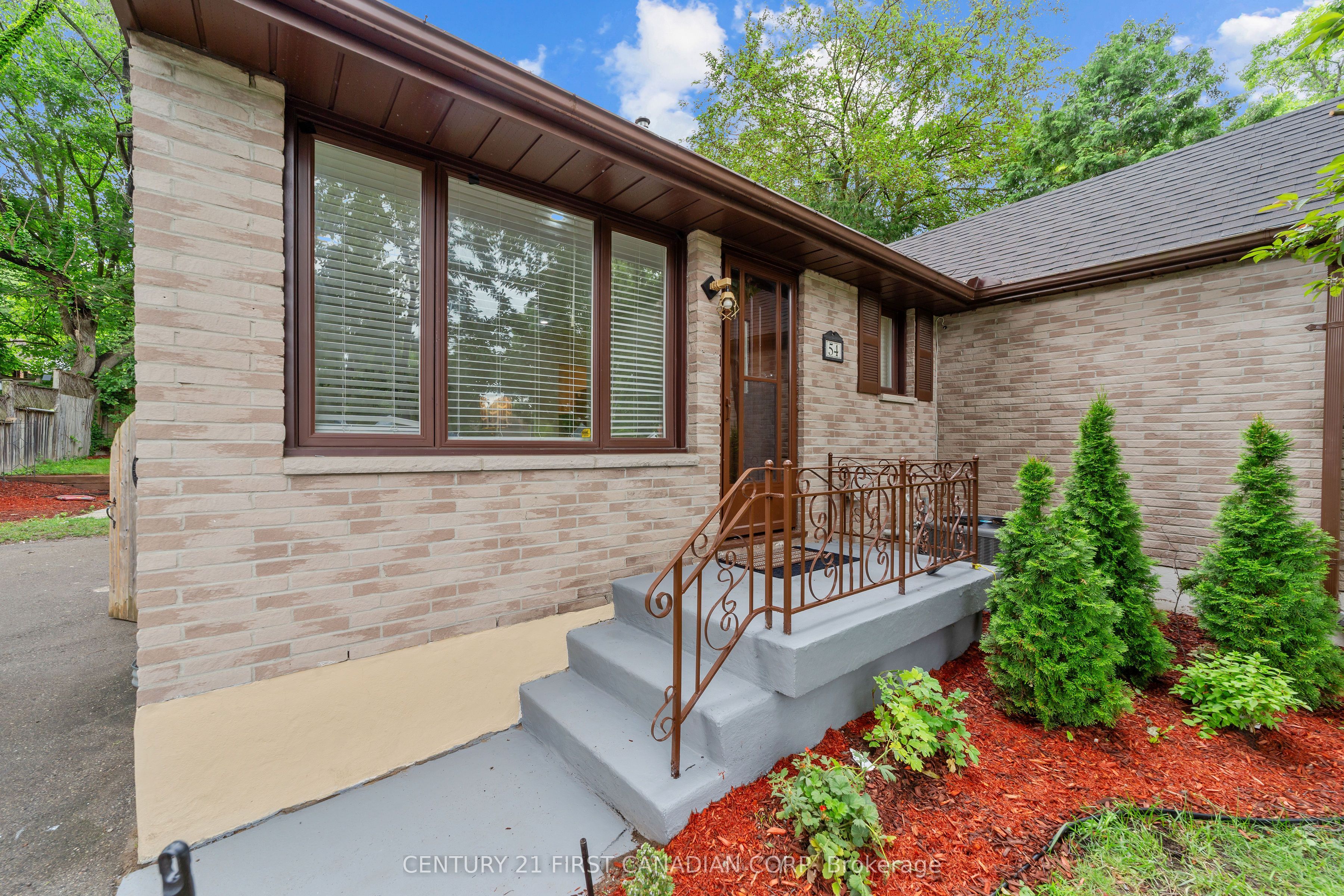 54 Manitoulin Drive, London East, ON N5W 1M4 photo 2