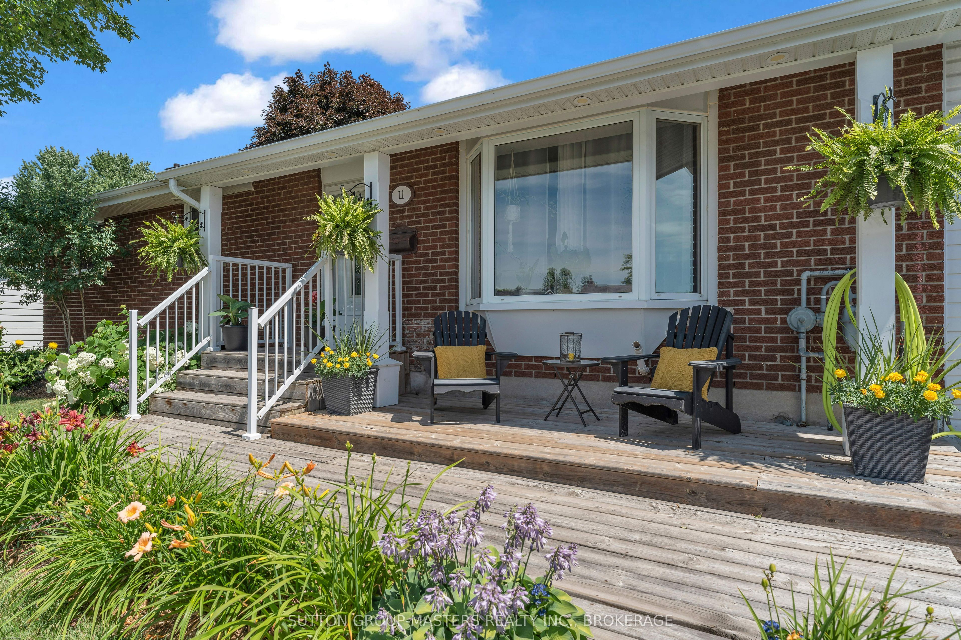 11 Chesterfield Drive, Loyalist, ON K7N 1M3 photo 2
