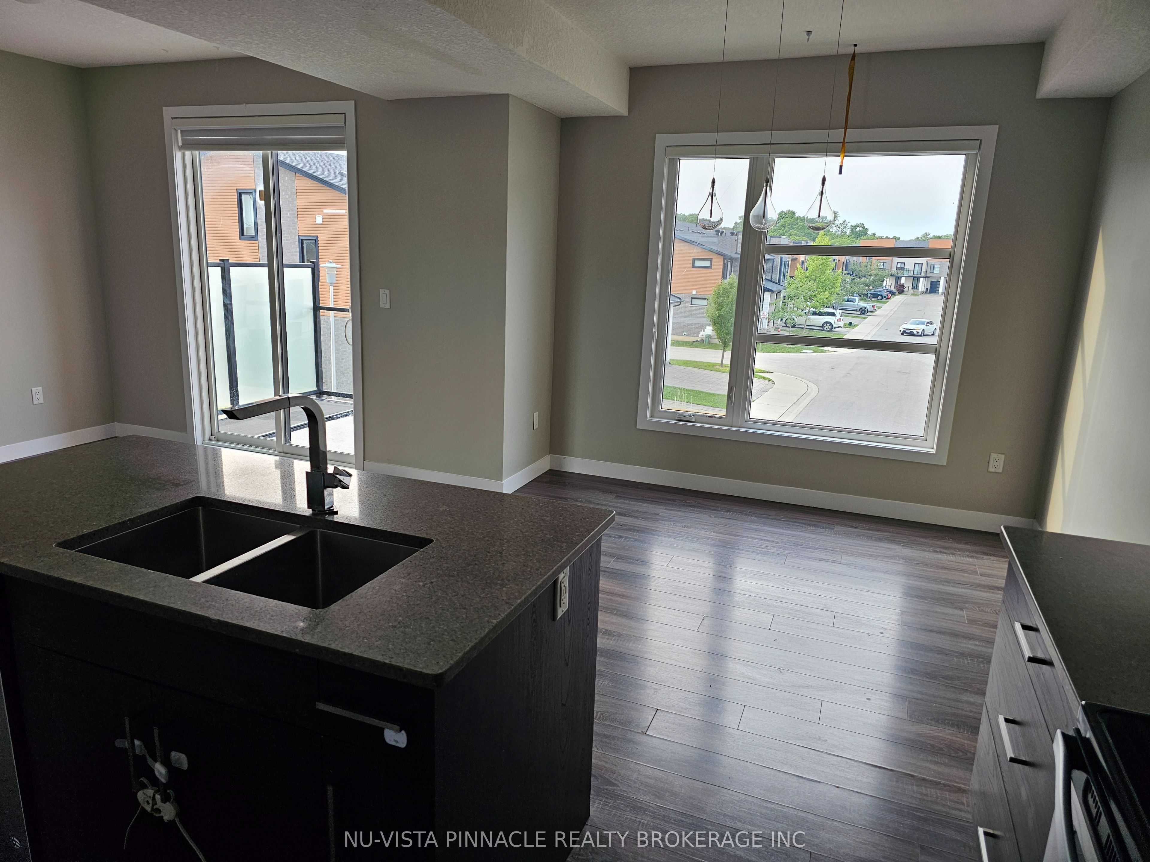 929 SARNIA Road, London North, ON N6H 0J7 photo 2
