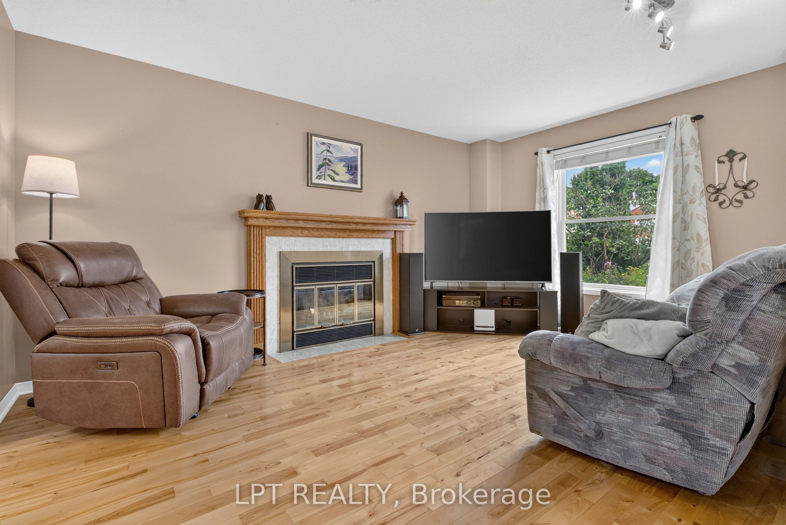 56 Victor Street, Stittsville - Munster - Richmond, ON K2S 1H8 photo 5