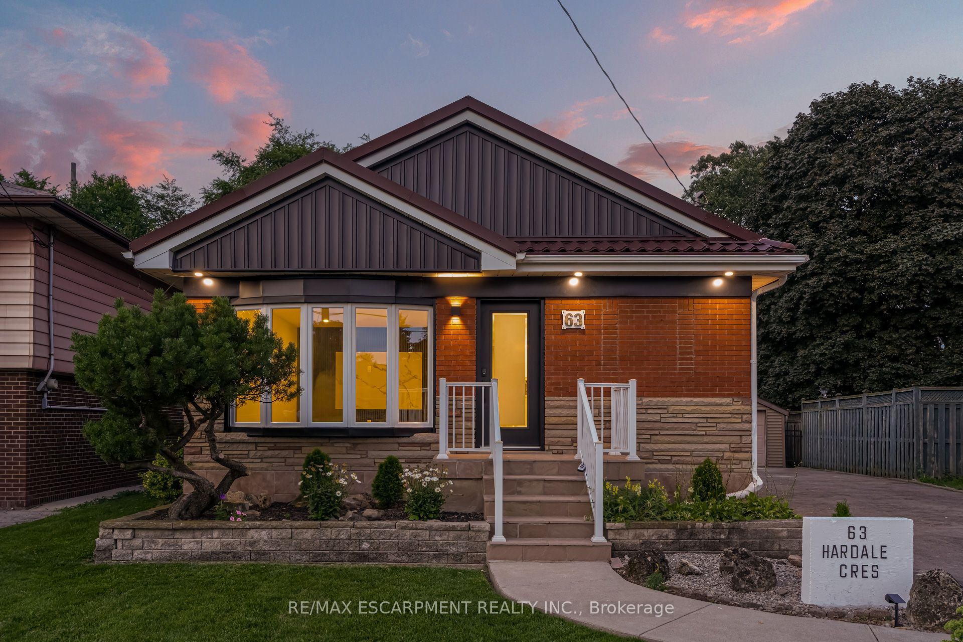 63 Hardale Crescent, Hamilton, ON L8T 1X9