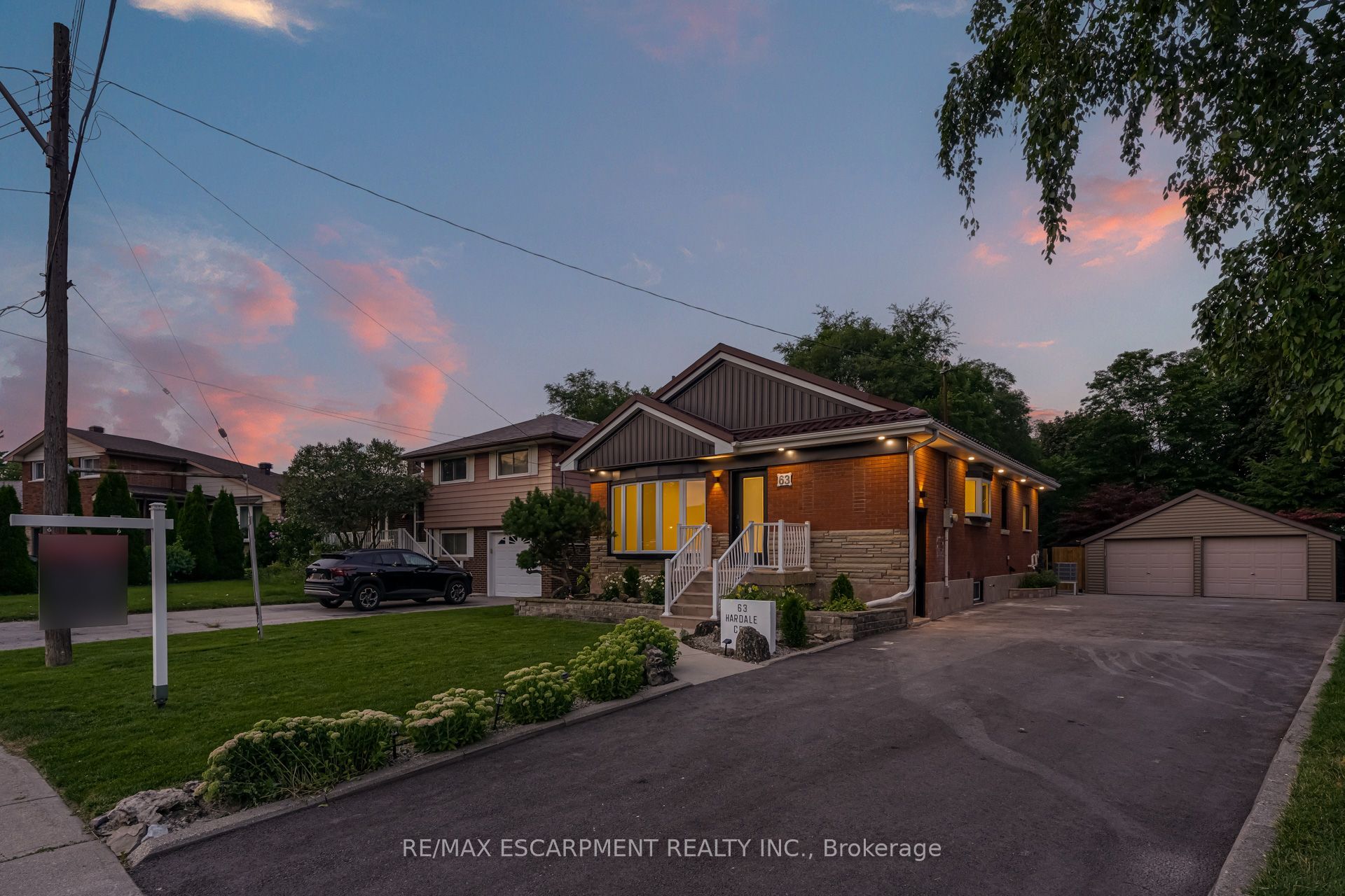 63 Hardale Crescent, Hamilton, ON L8T 1X9 photo 2
