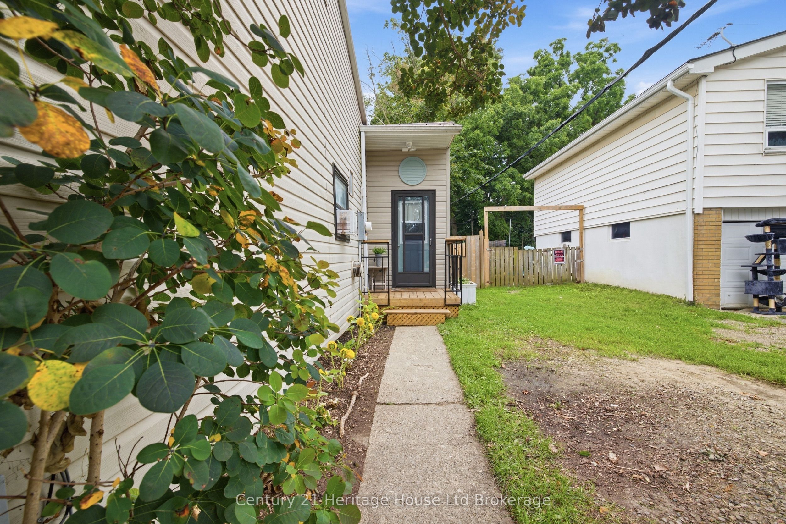 674 Hayball Street, Woodstock, ON N4S 4Z4 photo 2