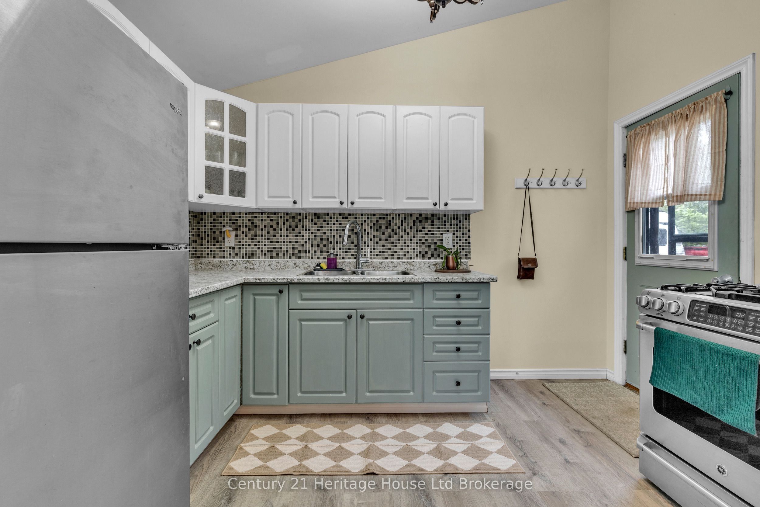 674 Hayball Street, Woodstock, ON N4S 4Z4 photo 3