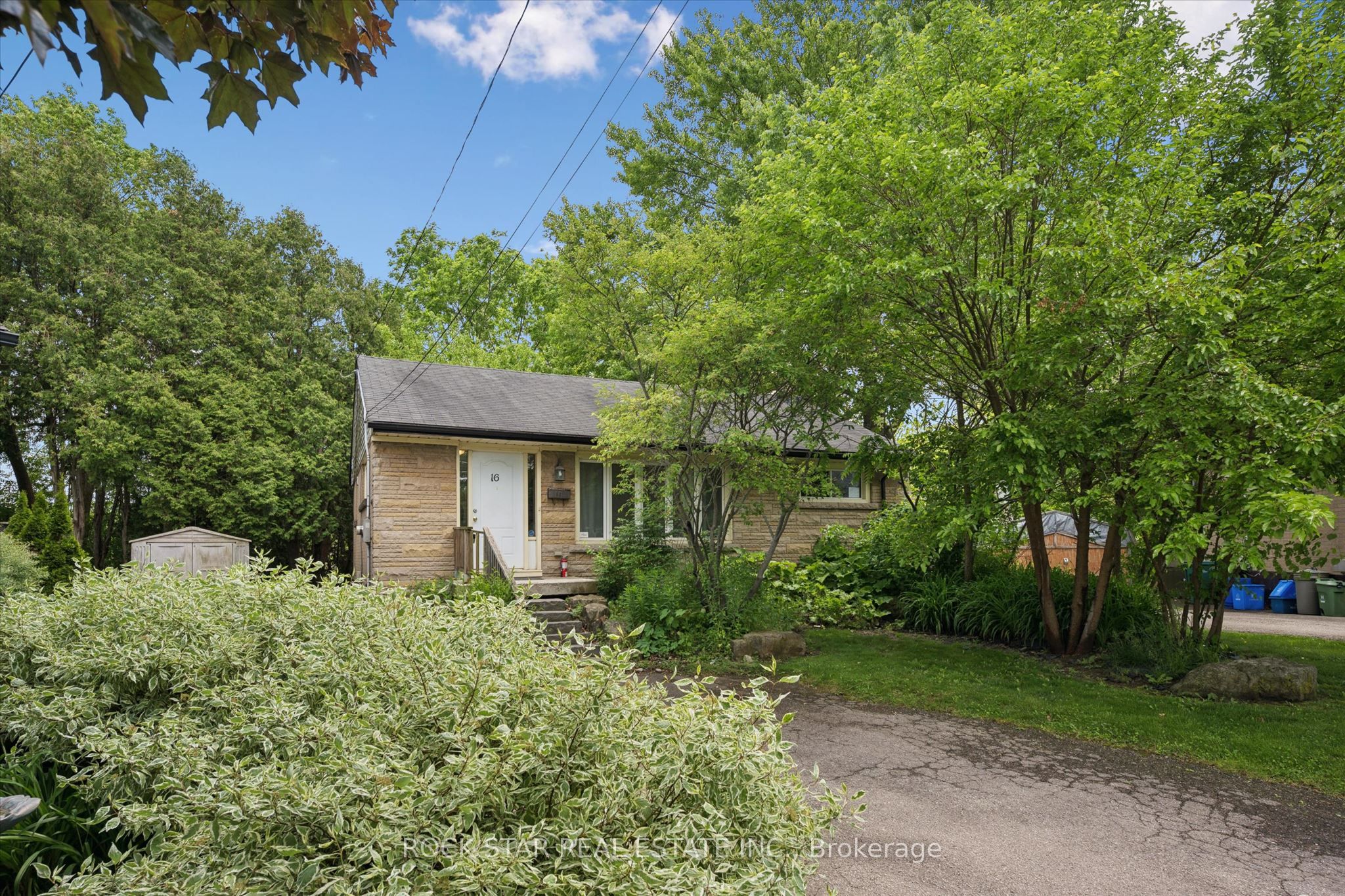 16 BEAUCOURT Place, Hamilton, ON L8S 2P7 photo 2