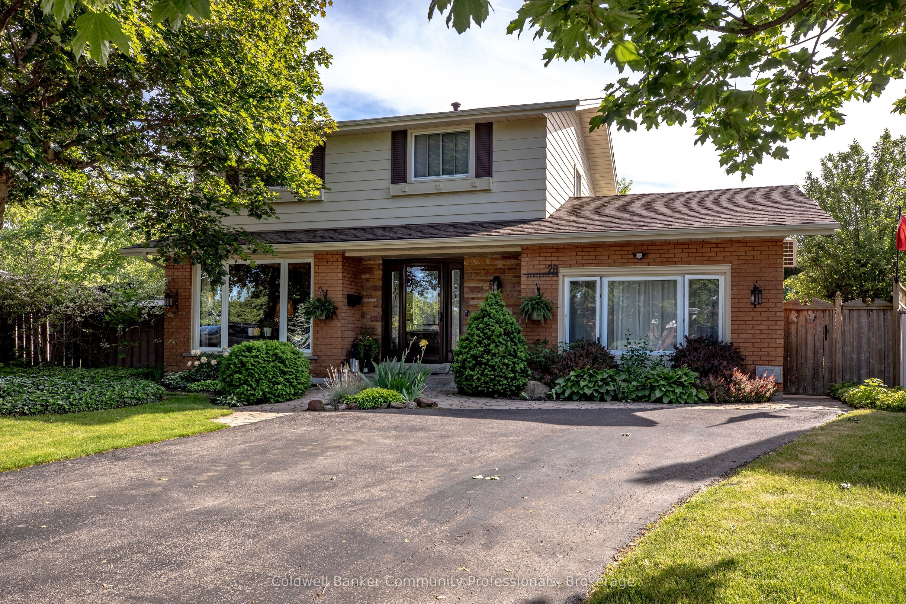 28 Ramsgate Drive, Hamilton, ON L8G 3V5