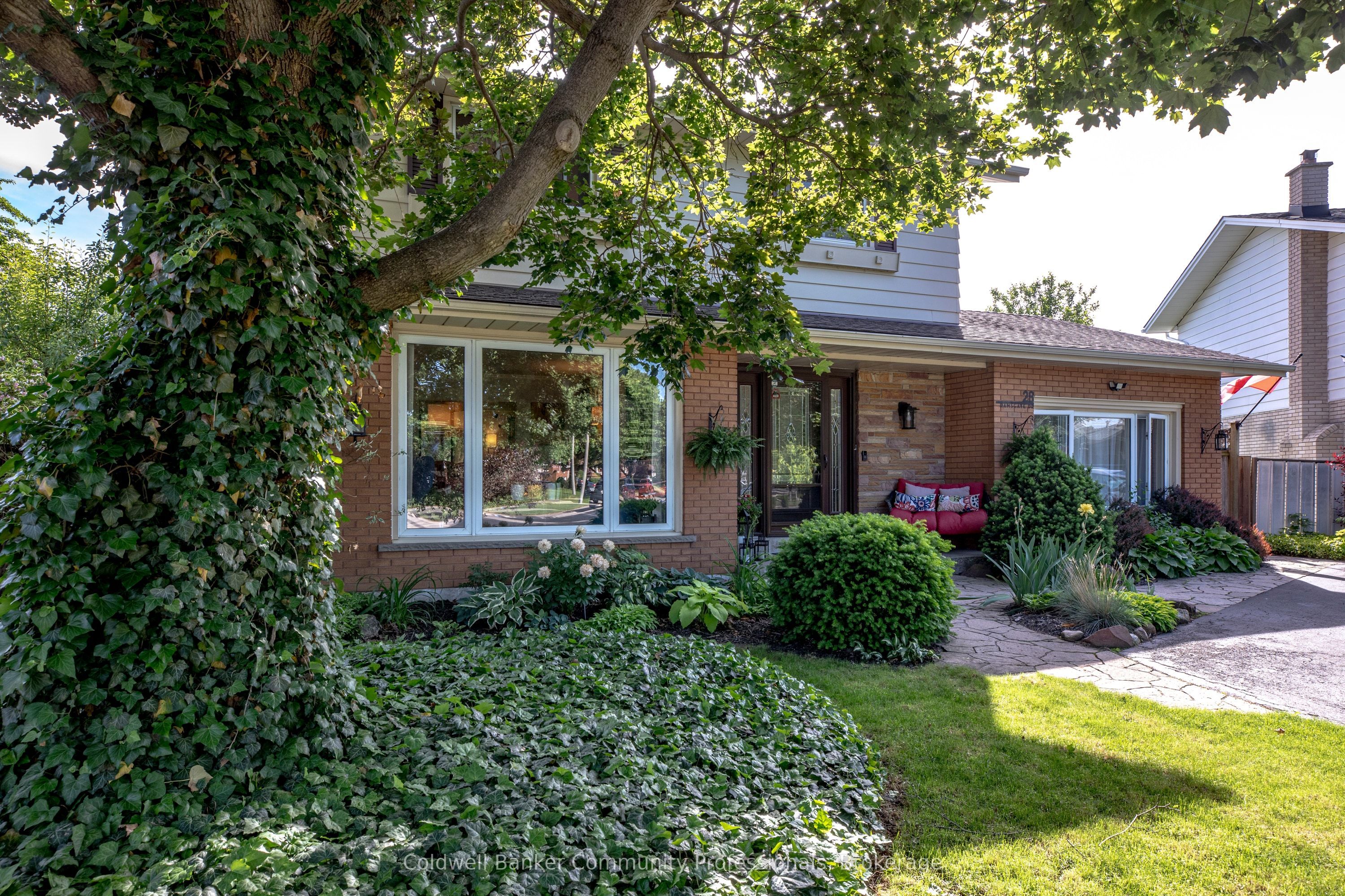 28 Ramsgate Drive, Hamilton, ON L8G 3V5 photo 2