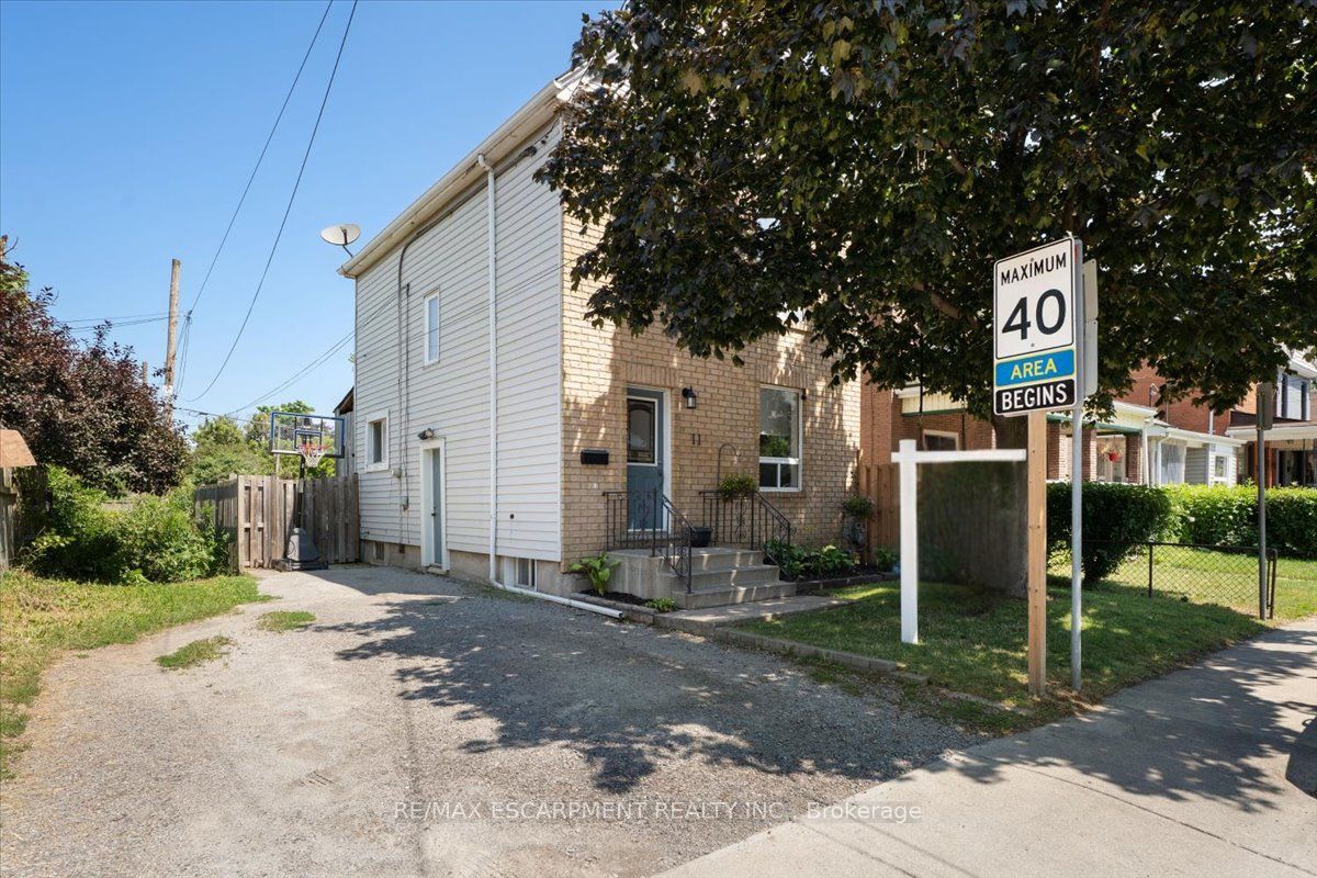 11 PRIMROSE Avenue, Hamilton, ON L8L 2K7 photo 2