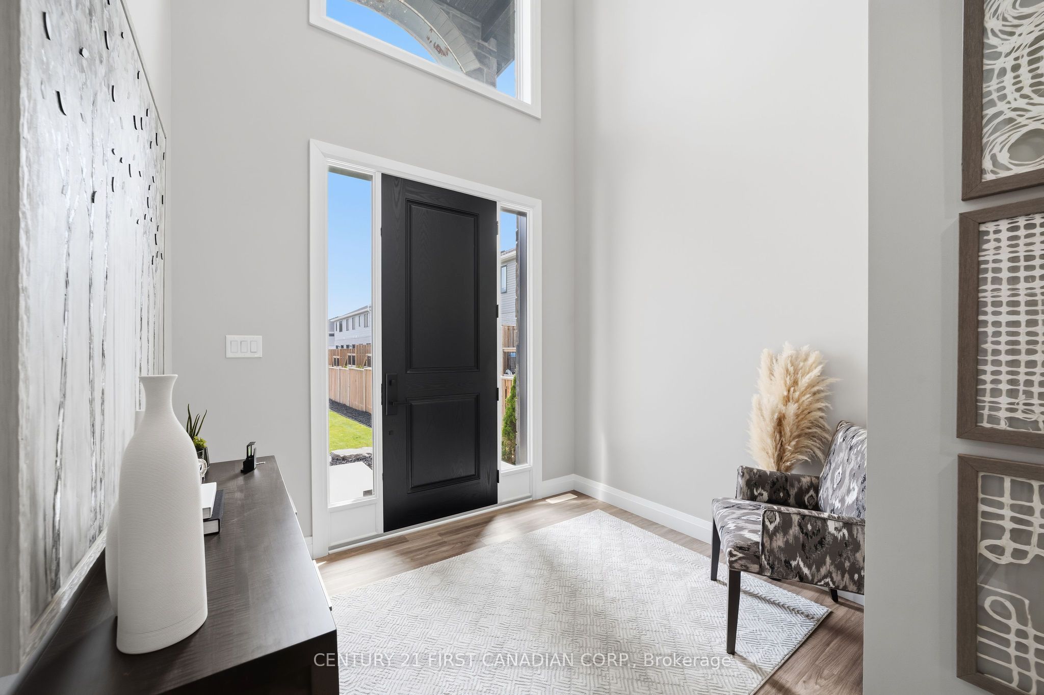 15 NICHOLSON Street, Lucan Biddulph, ON N0M 2J0 photo 4