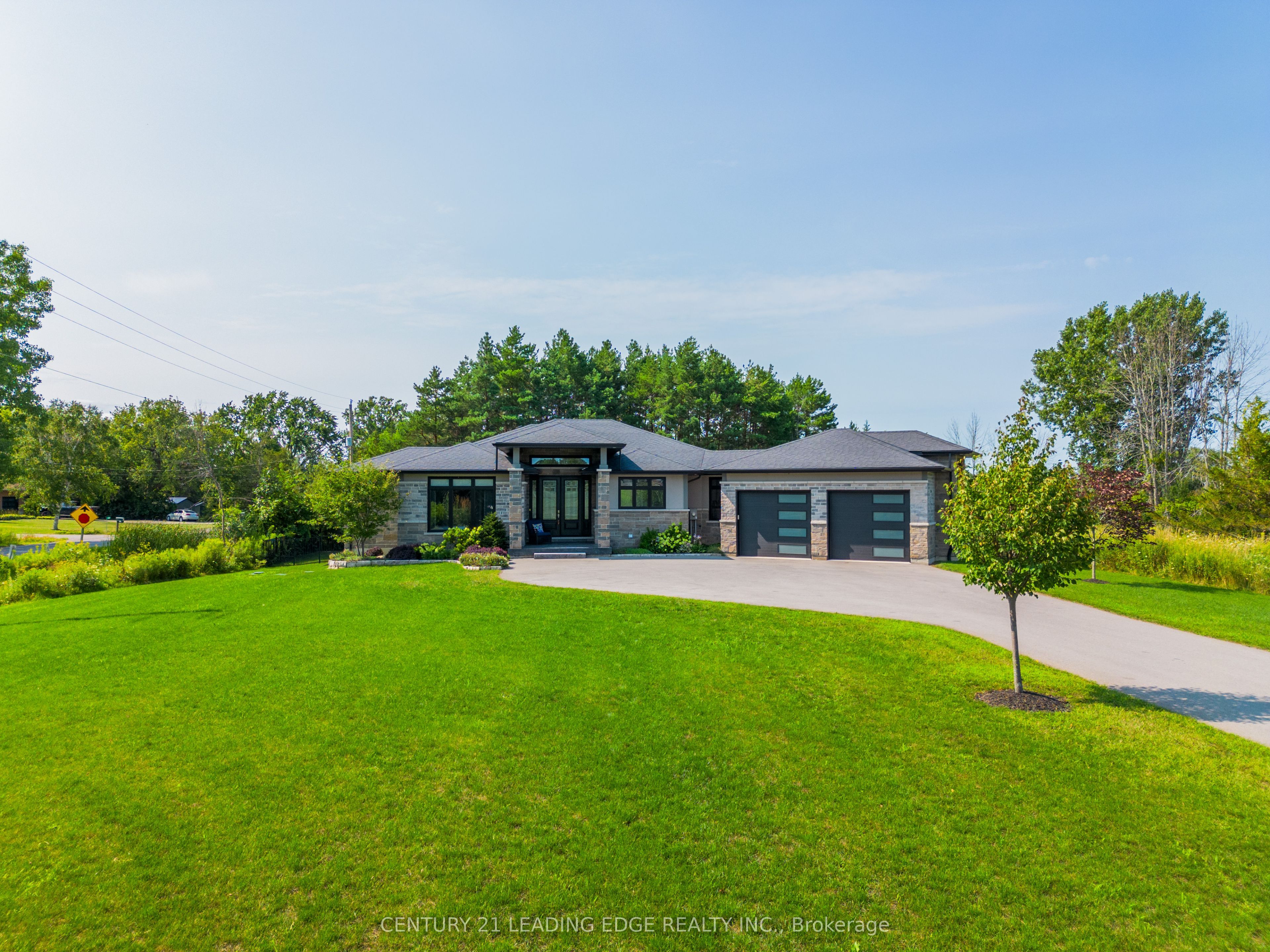 9 Leaside Street, Prince Edward County, ON K8N 0G1 photo 2